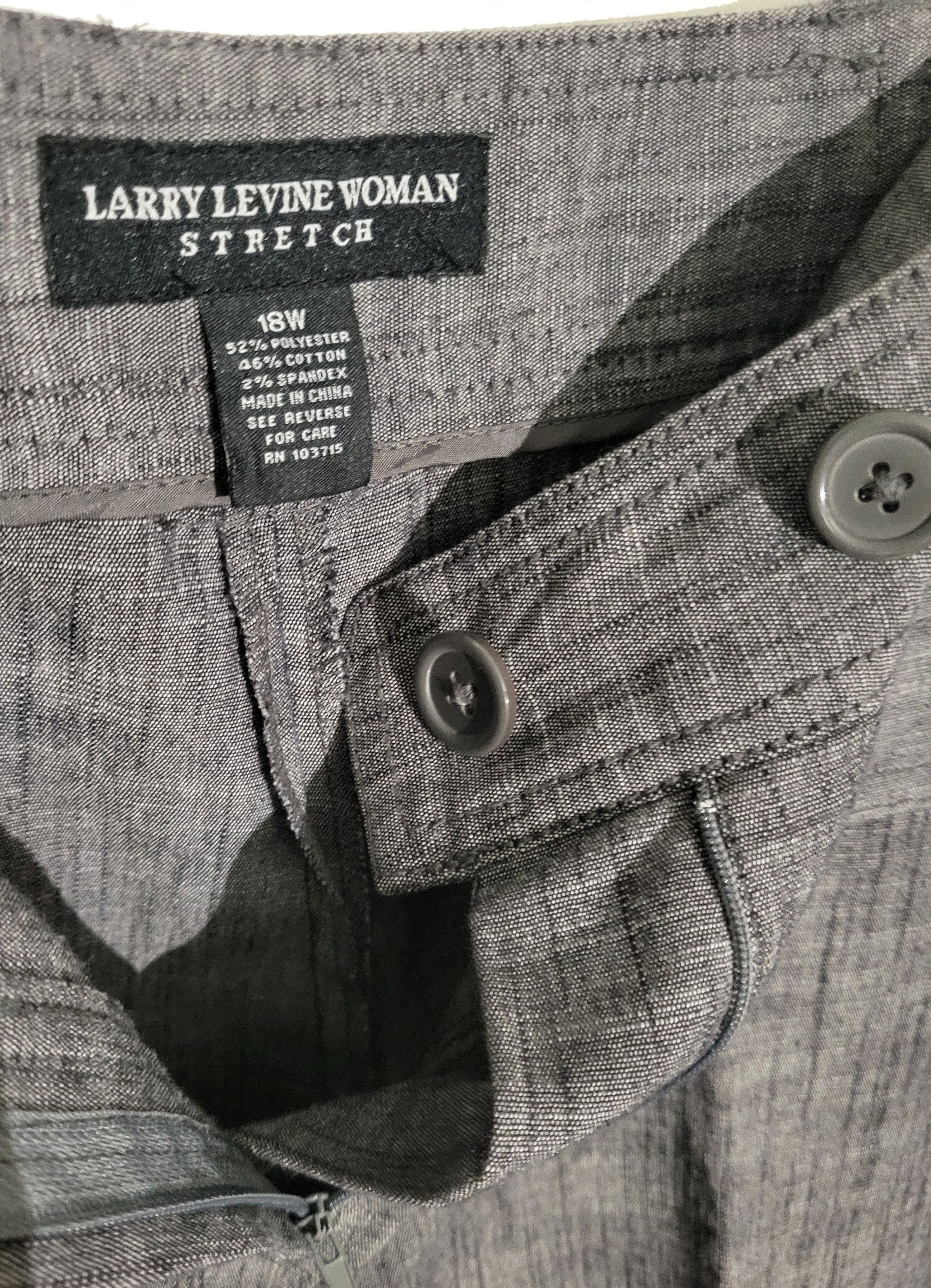 Other Larry Levine Woman Stretch Cropped Pants Grey Capri Pants Size 40" / US 18 - 6 Thumbnail