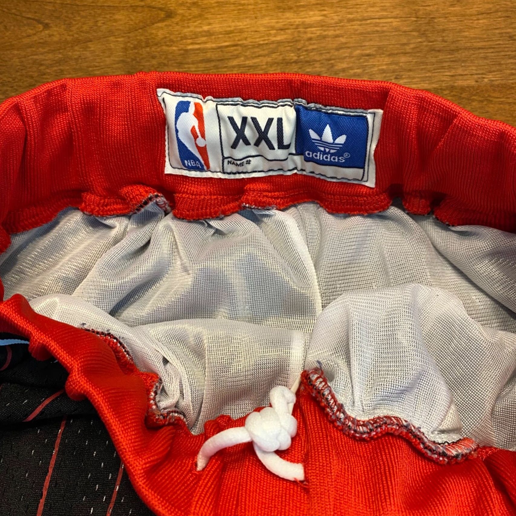 Adidas VINTAGE CHICAGO BULLS Shorts Mens Small x 10" Black Red adidas Athletic Drawstring Lined Polyester 24 Waist 10 in Inseam Sports Basketball Mens Size US 29 - 7 Thumbnail