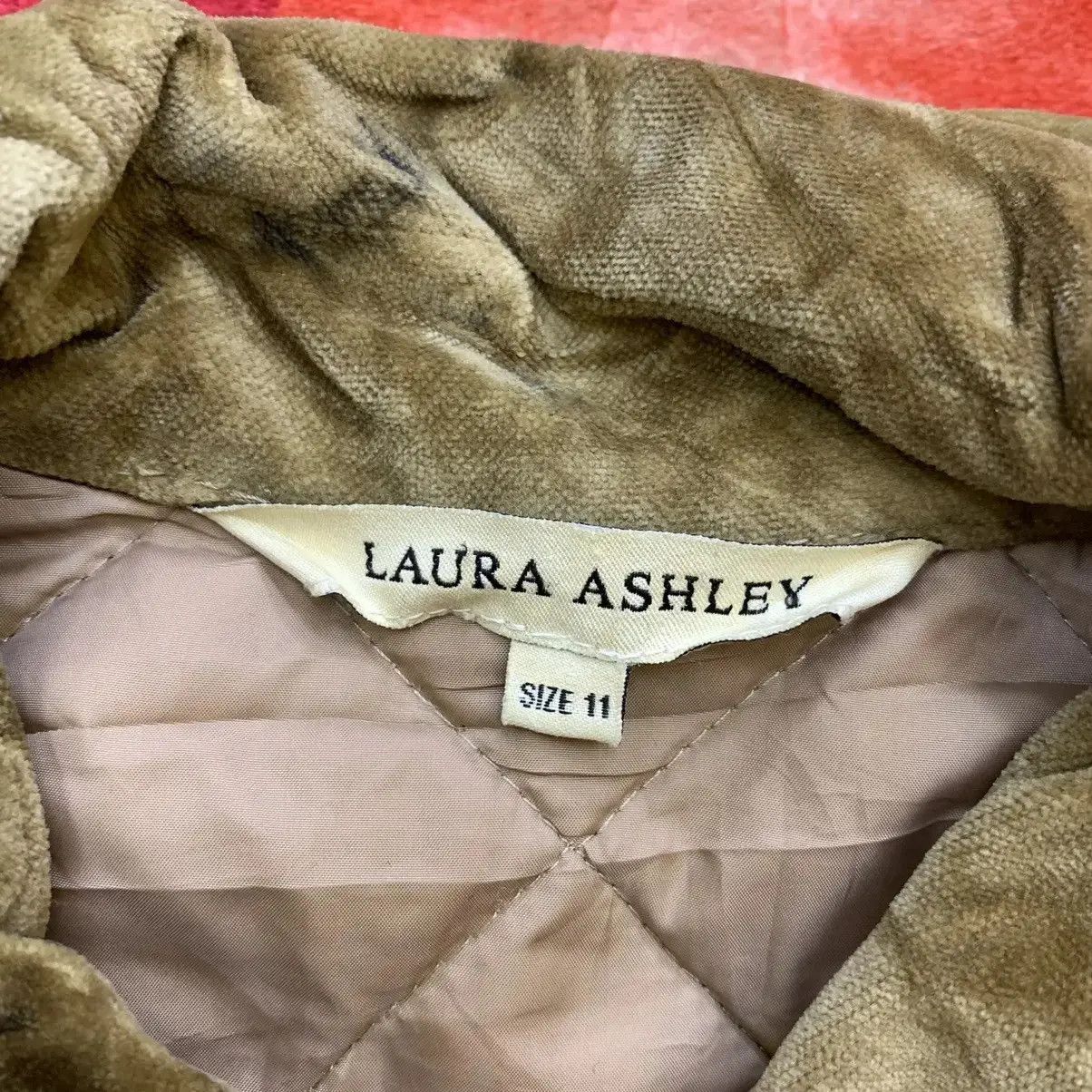 Laura Ashley Vintage LAURA ASHLEY THERMOLITE Quilted Jacket Windbreaker Size M / US 6-8 / IT 42-44 - 4 Thumbnail