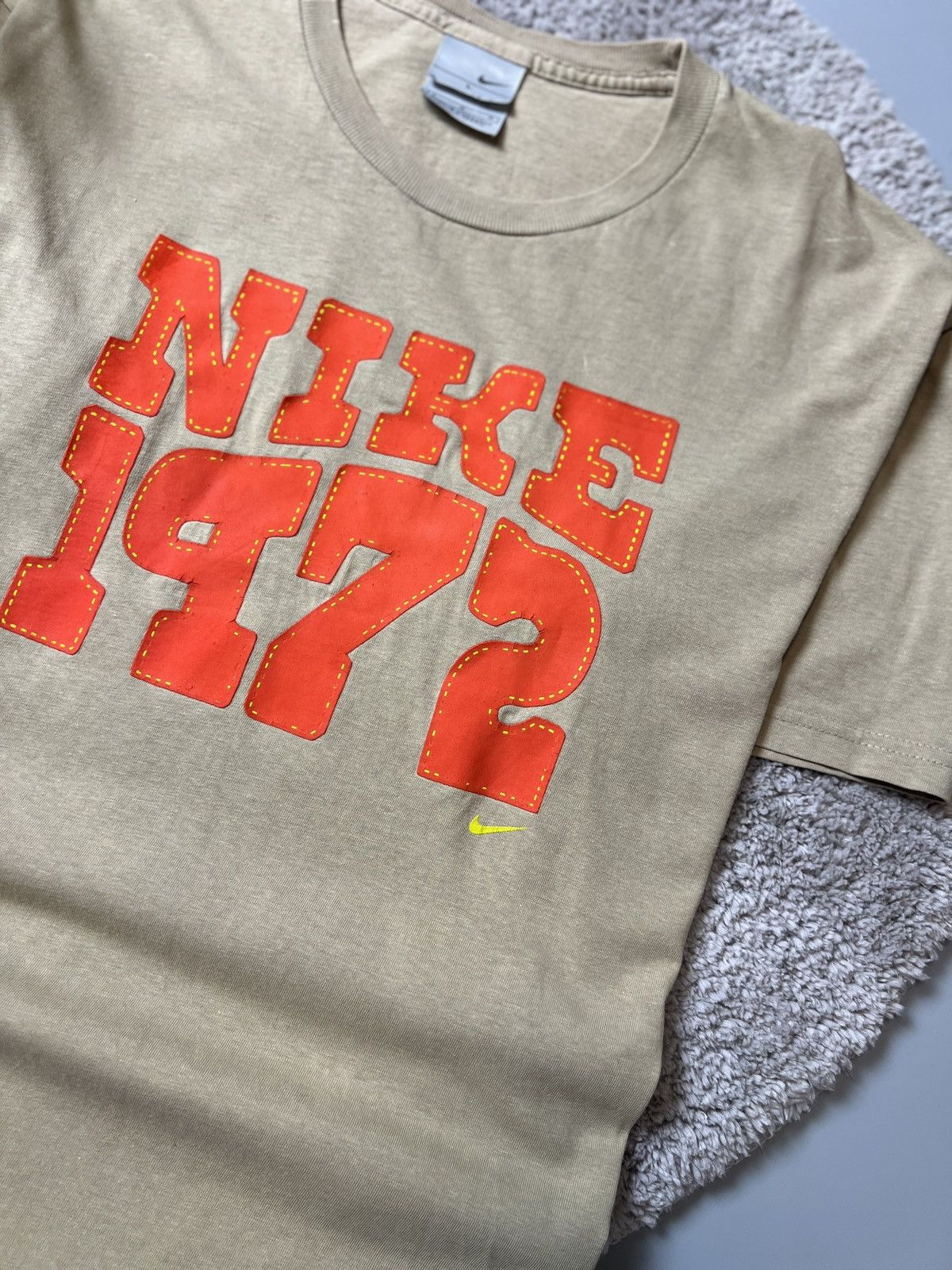 Nike × Vintage Vintage T-Shirt Nike Centre Logo Swoosh Y2k Style Size US M / EU 48-50 / 2 - 3 Thumbnail
