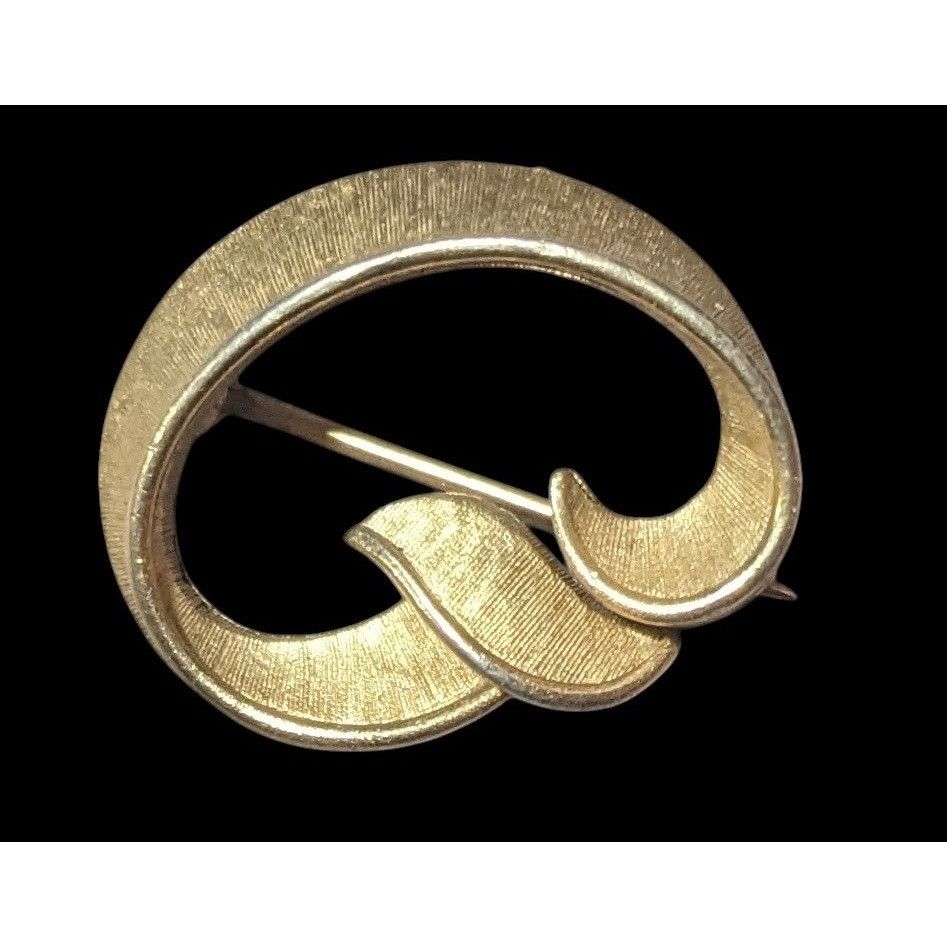 Other Trifari Vintage Art Deco Gold Tone Textured Brooch Size ONE SIZE - 1 Thumbnail