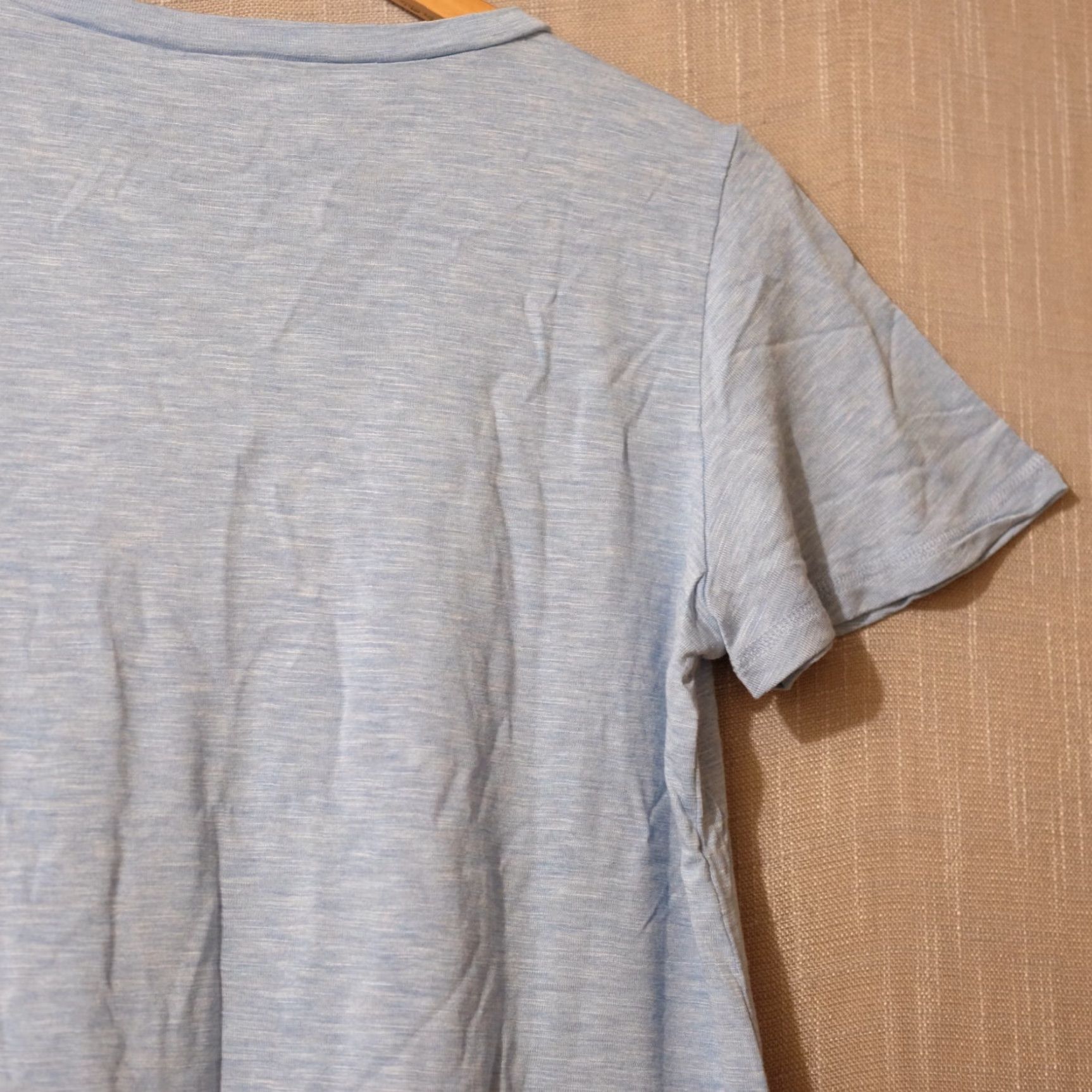 Jessica Simpson EUC Jessica Simpson T-Shirt V-Neck Short Sleeve Viscose Blend Womens M Blue Classic Basic Shirts Womens M 90s? (No, avoid 90s) Size M / US 6-8 / IT 42-44 - 7 Thumbnail
