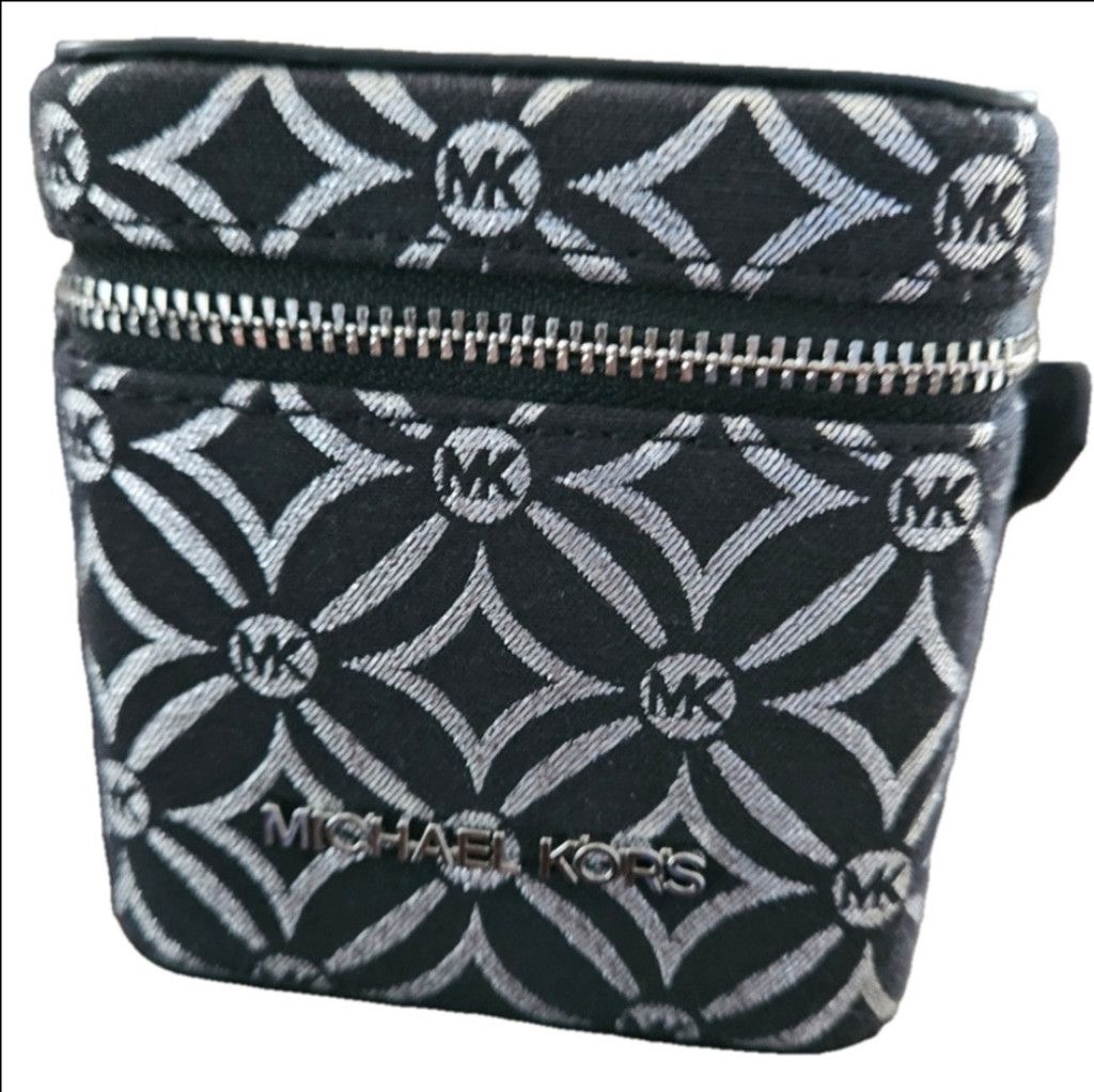 Michael Kors Sandrine Small Box Bag in Black, Women's