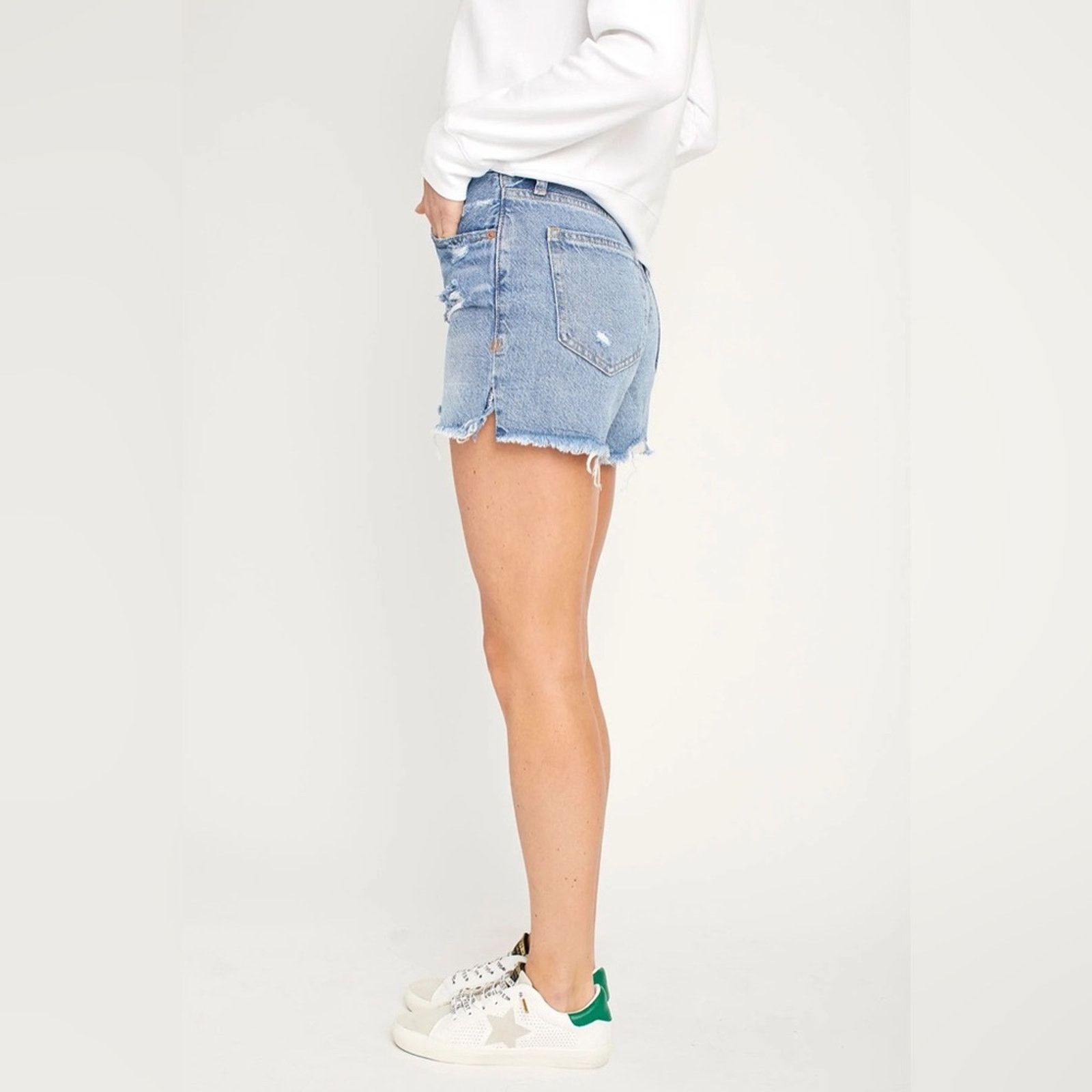 Free People 🎉LAST PIECE 🎉 FREE PEOPLE Makai Distressed Denim Shorts Size 28" / US 6 / IT 42 - 2 Thumbnail