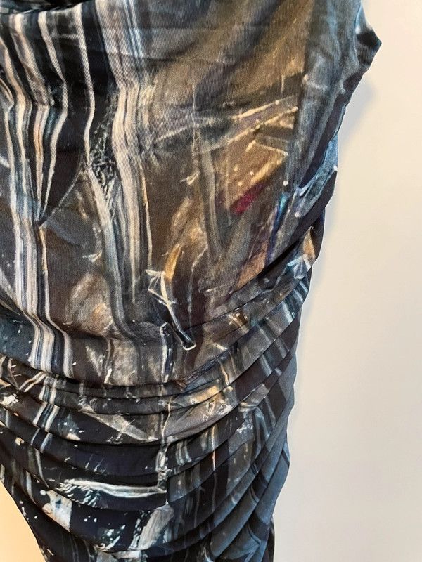 Helmut Lang Helmut Lang Body Con Dress with Cool Print Size XS / US 0-2 / IT 36-38 - 2 Thumbnail
