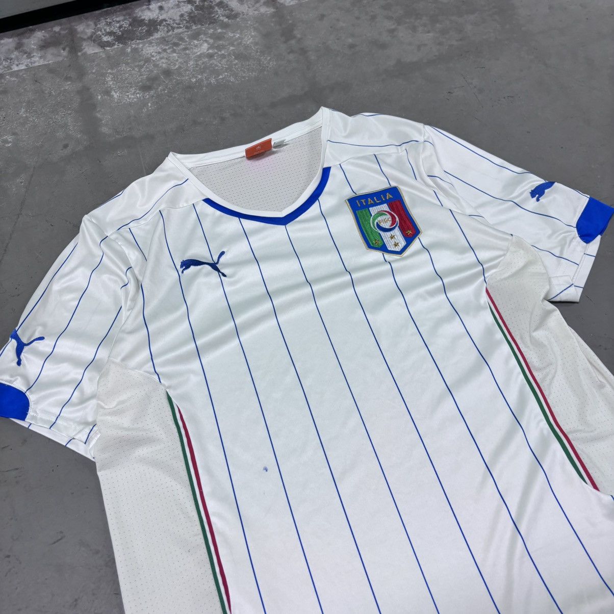 Other × Puma × Vintage Puma Italy 2014 Away Football Shirt Soccer Jersey Size L Size US L / EU 52-54 / 3 - 2 Thumbnail