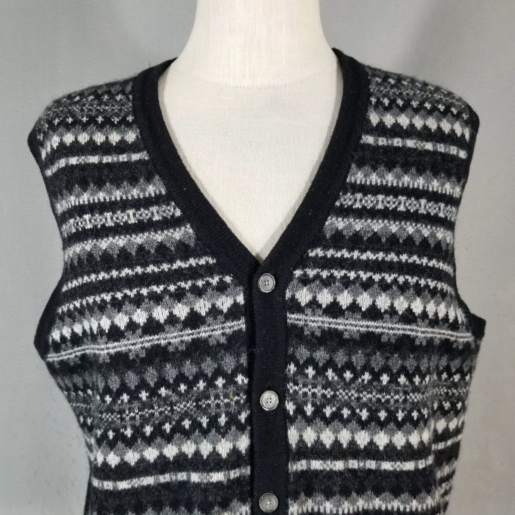 VINTAGE Jos. A. Bank Sweater Vest Men's Large Black Wool Blend Fair Isle Luxury Casual Workwear Hipster Preppy