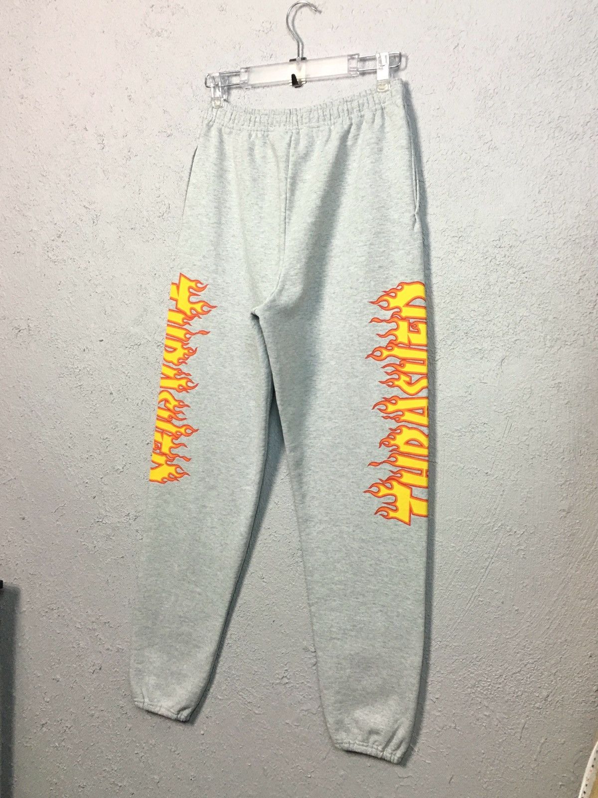 Thrasher pants THRASHER Skateboarding Flame Logo Sweatpants vintage Size US 32 / EU 48 - 6 Thumbnail