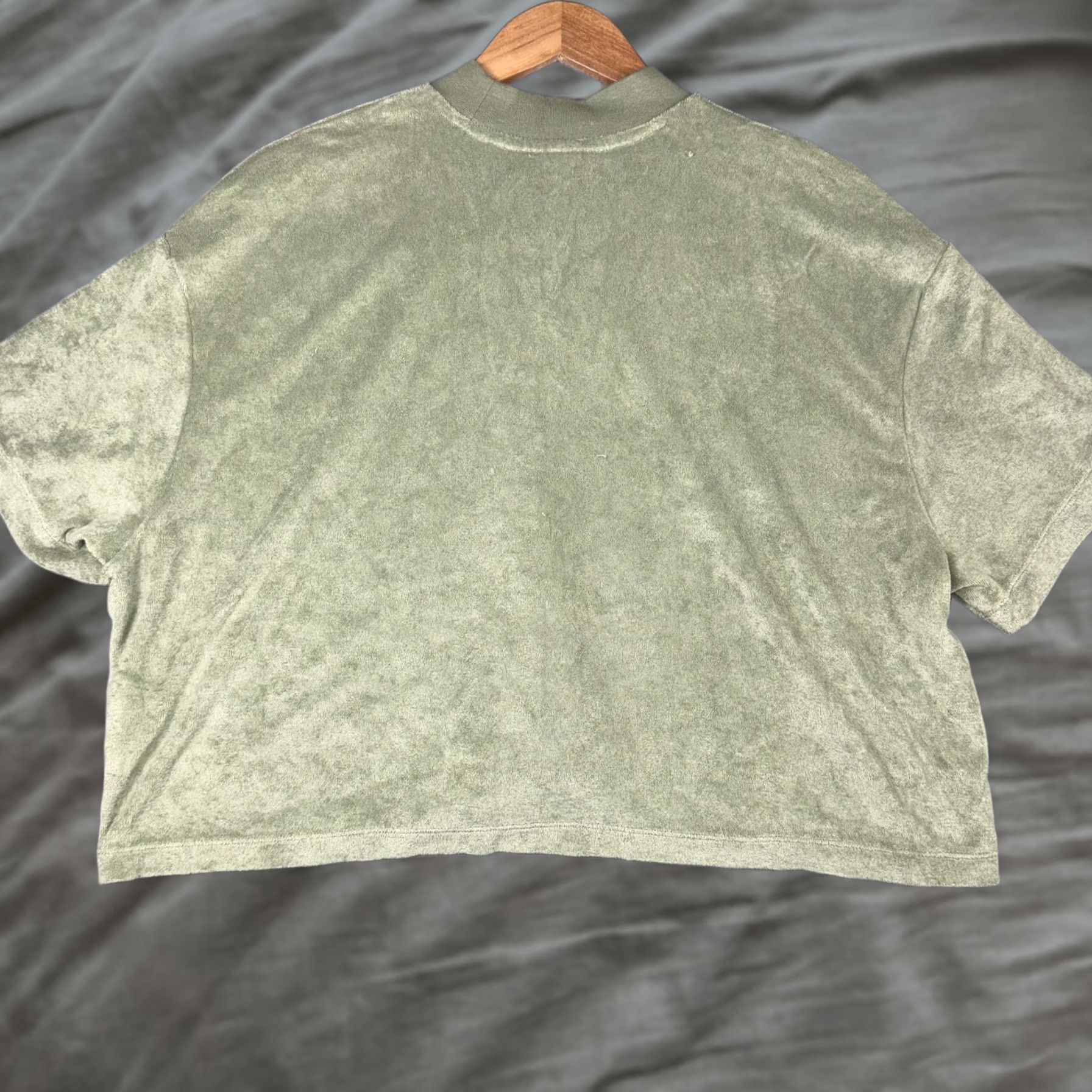 Nike VINTAGE Nike Shirt Womens XL Green Velour Cropped Tee Embroidered Swoosh Crewneck Soft Size XL / US 12-14 / IT 48-50 - 1 Thumbnail