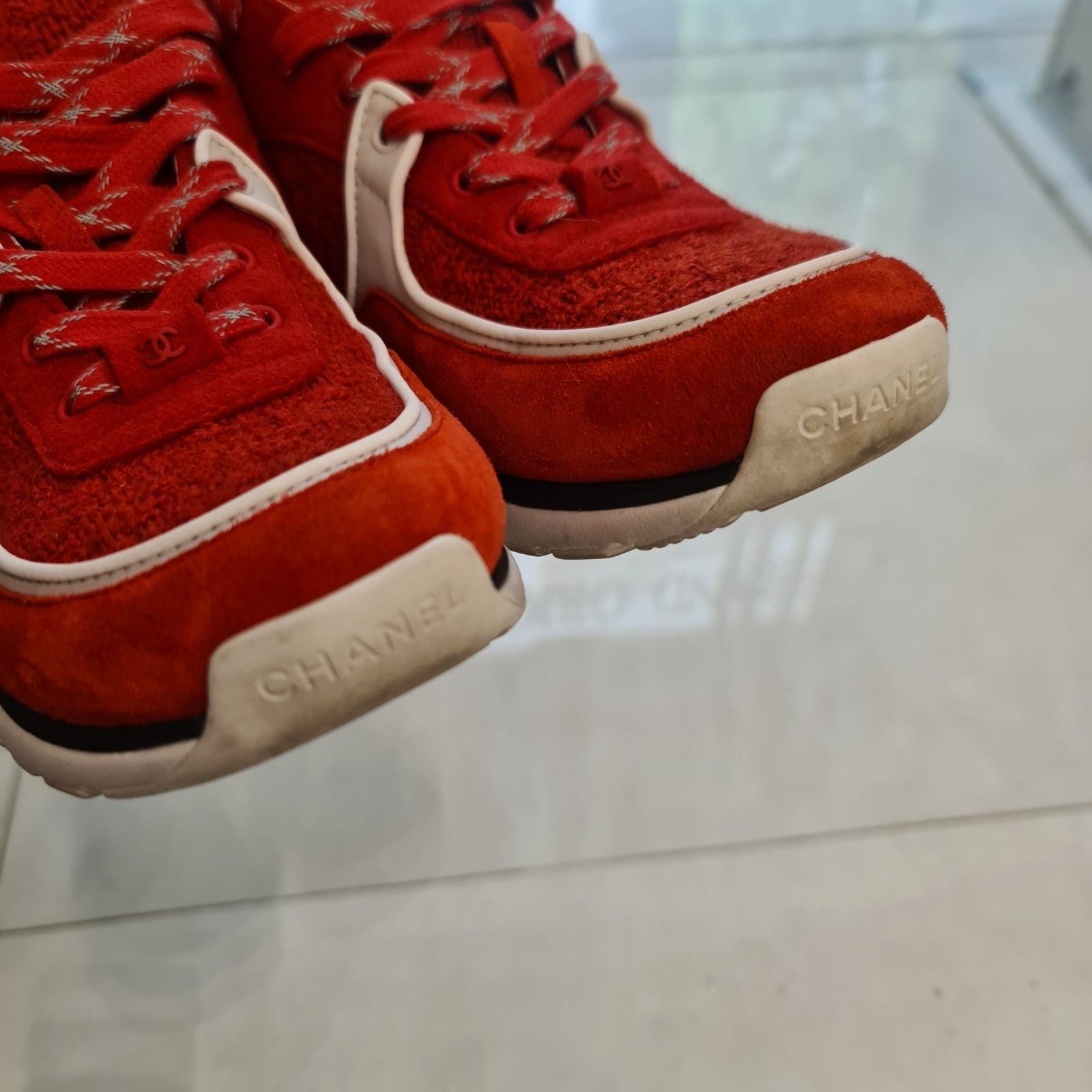 Chanel Chanel CC Logo Red Suede & Tweed Sneakers Size 39.5 Size US 8.5 / IT 38.5 - 9 Thumbnail