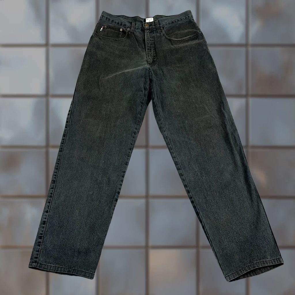 Moschino VINTAGE Moschino Jeans Regular Tapered 32 32 Black Italy Made Denim 5-Pocket Mens Accessories Logo Pocket Pattern No Pattern Size US 32 / EU 48 - 1 Thumbnail