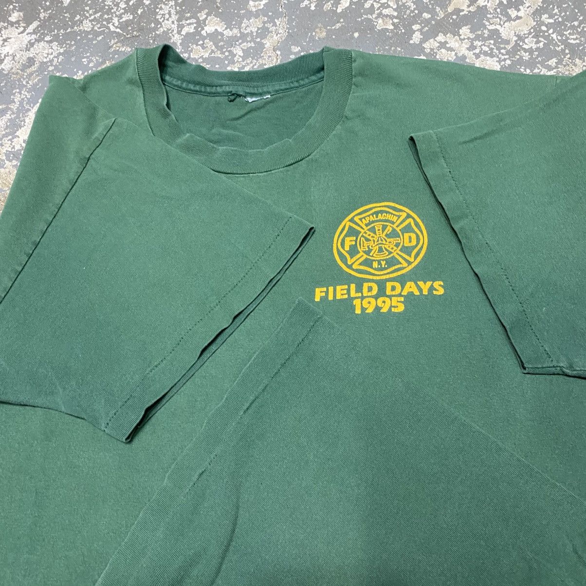 Vintage Vintage Green Faded Field Days Apalachin NY USA 1995 Tshirt Size US L / EU 52-54 / 3 - 10 Thumbnail