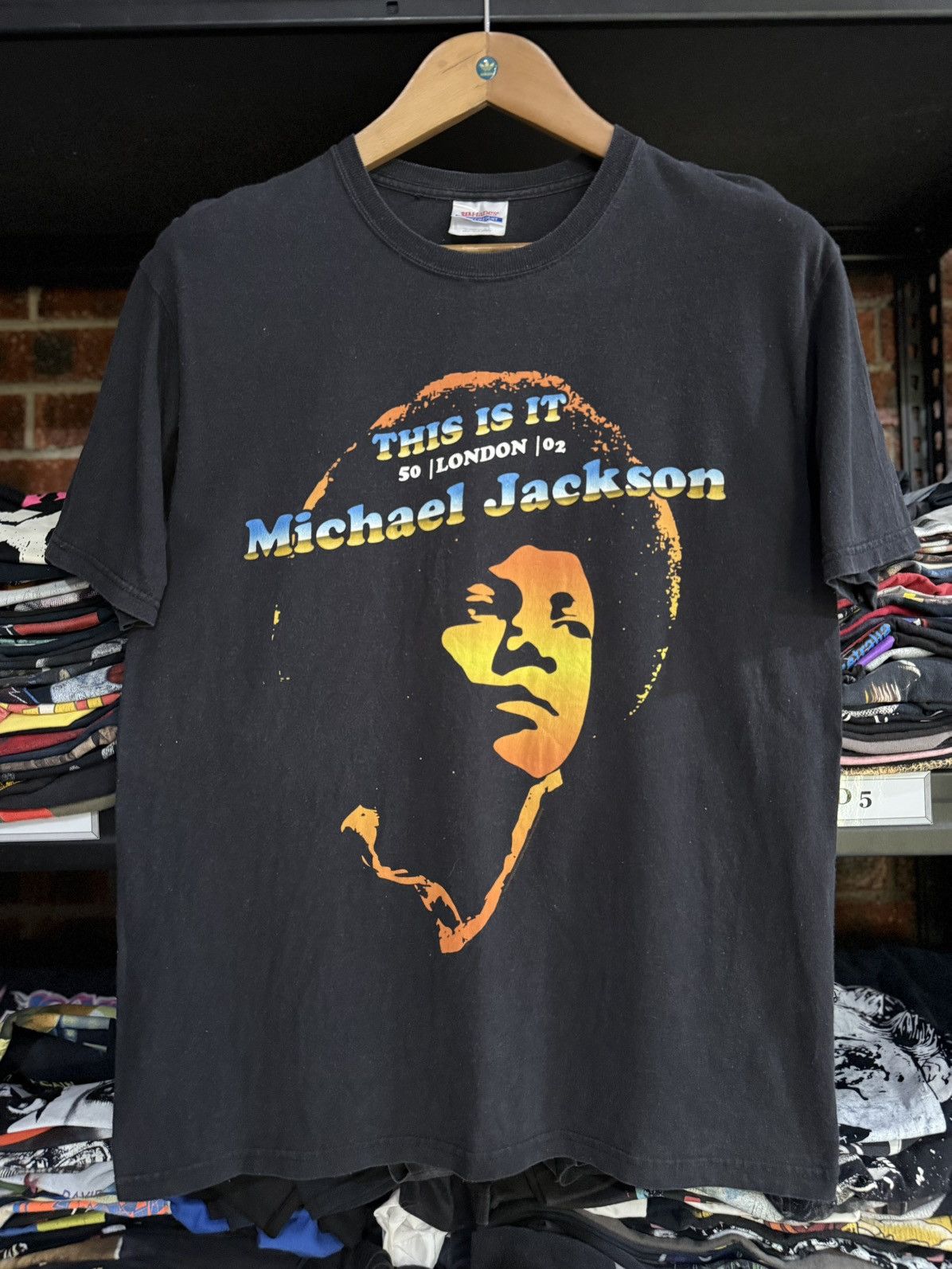 Band Tees Vintage Michael Jackson This Is It London Faded Tee Size US M / EU 48-50 / 2 - 1 Thumbnail