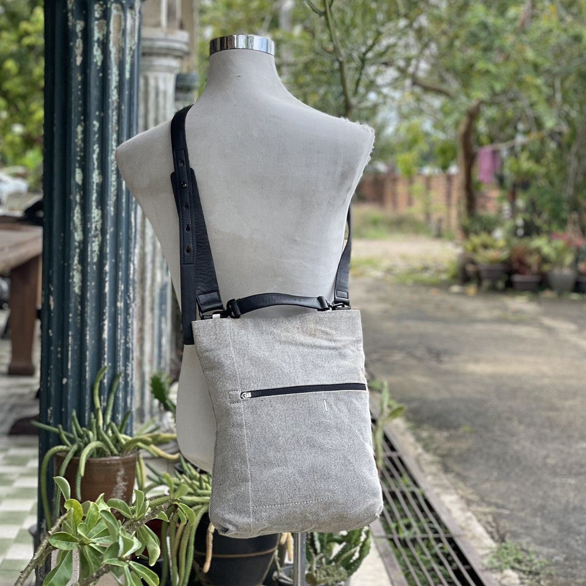 Japanese Brand Japan L.E.D. bites 2 Way Crossbody Leather Canvas Size ONE SIZE - 1 Thumbnail