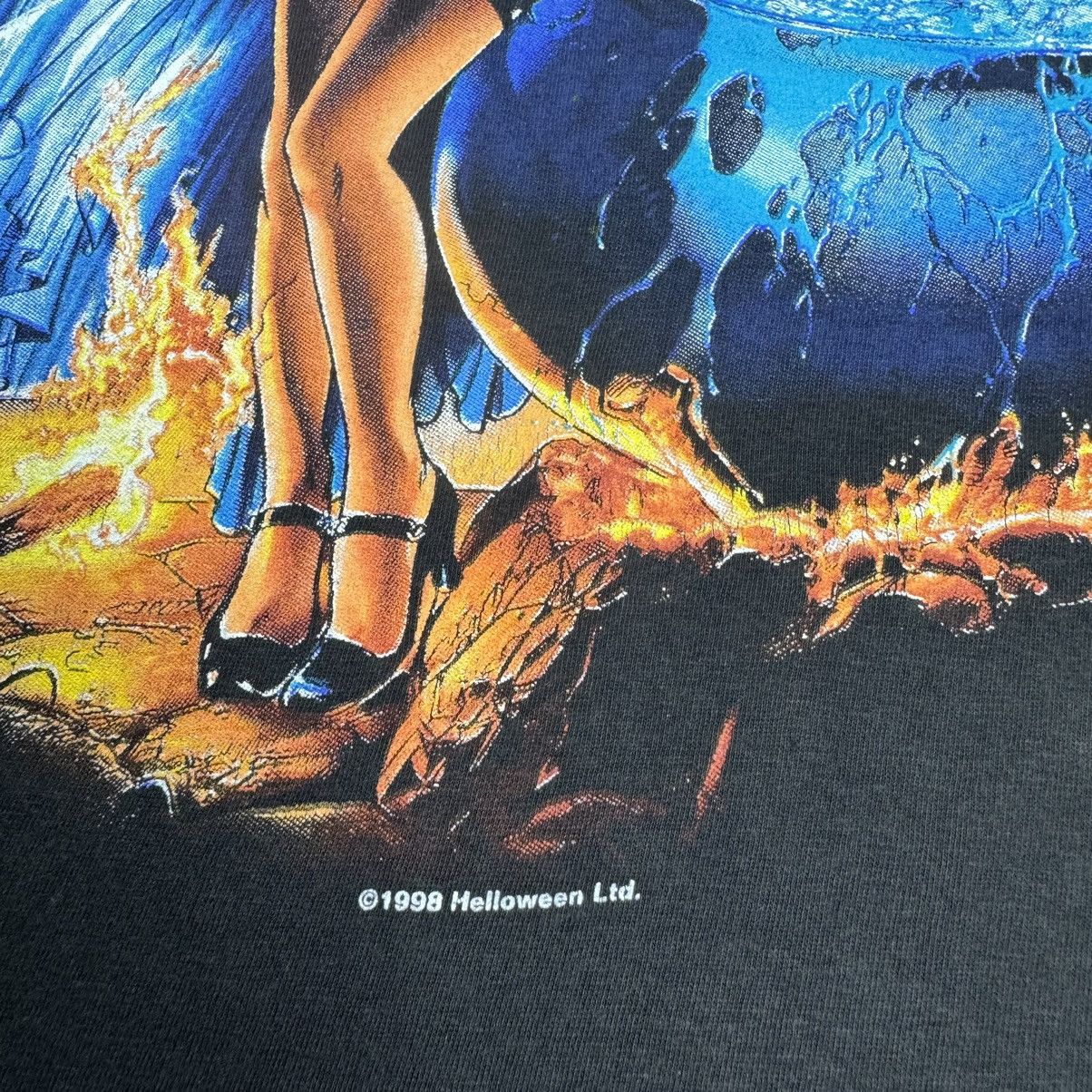 Band Tees Vintage Helloween Rare Graphic T-shirt Size US L / EU 52-54 / 3 - 9 Thumbnail