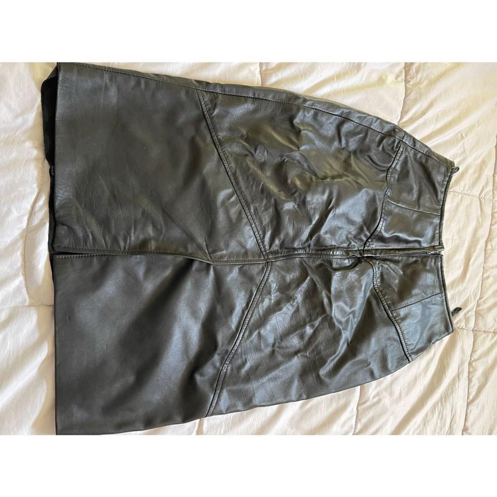 Designer Vintage design assets leather pencil skirt. Size 8 Size 30" / US 8 / IT 44 - 2 Thumbnail