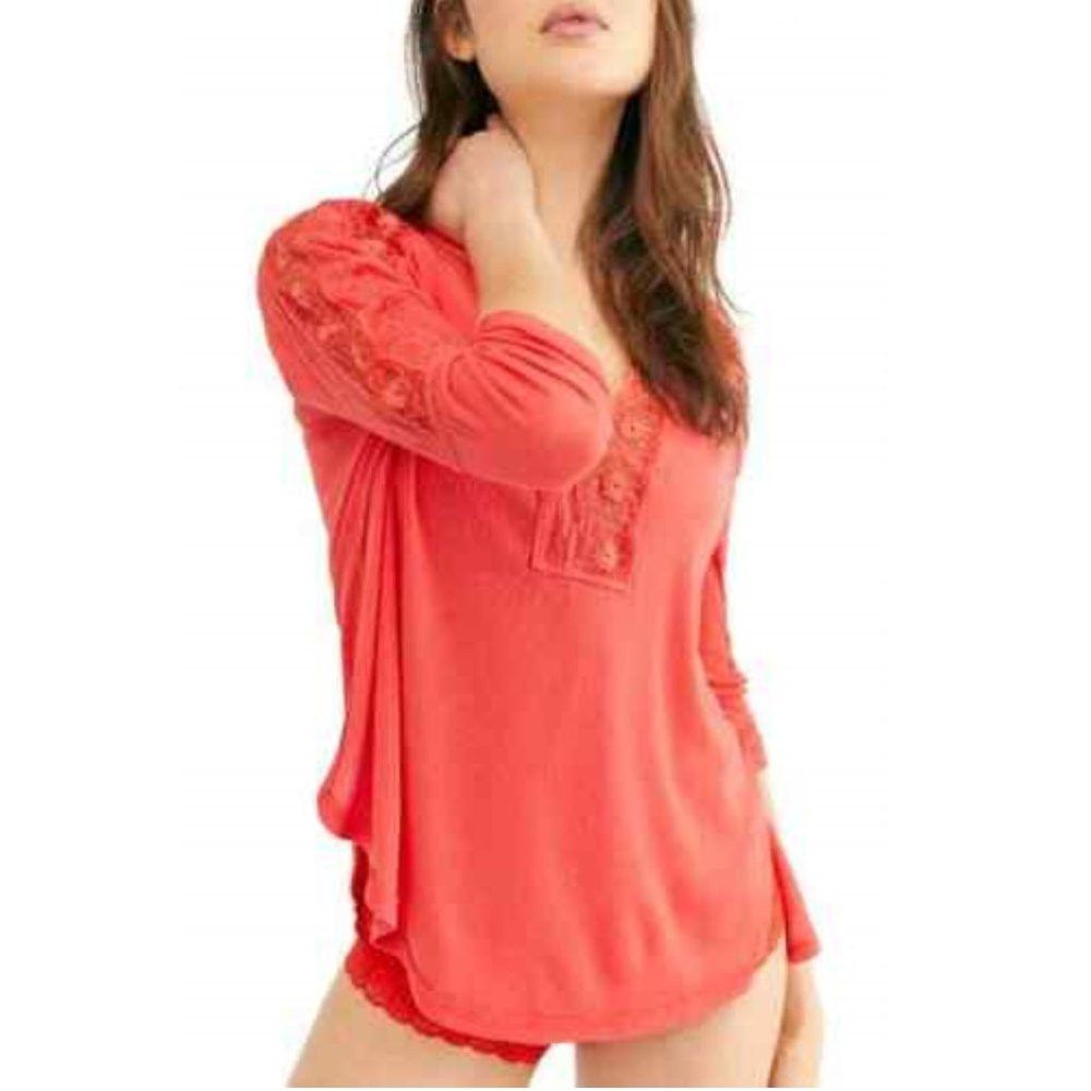 Free People NWT New Free People Lola Lace Trim V-Neck Top Size XS Size XS / US 0-2 / IT 36-38 - 1 Thumbnail