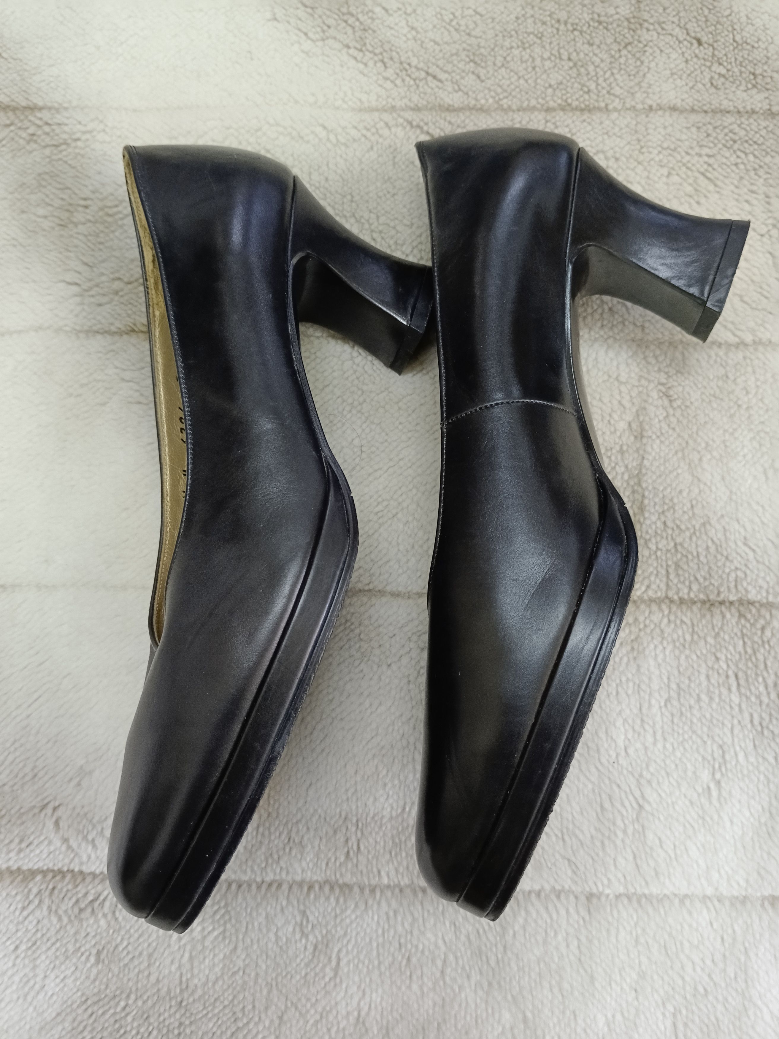 Yves Saint Laurent Yves Saint Laurent Leather Black Heels Size US 6.5 / IT 36.5 - 5 Thumbnail