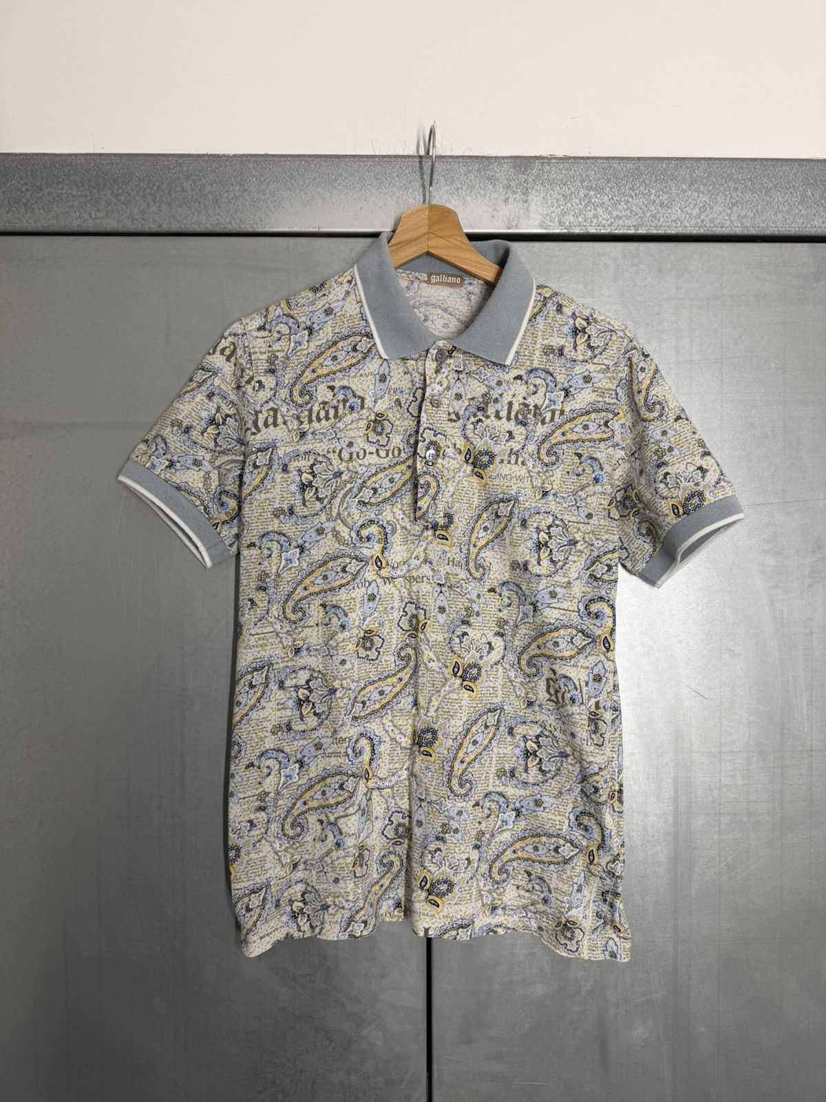 John Galliano Vintage 00s John Galliano Overprinted Polo T-Shirt Size US S / EU 44-46 / 1 - 1 Thumbnail