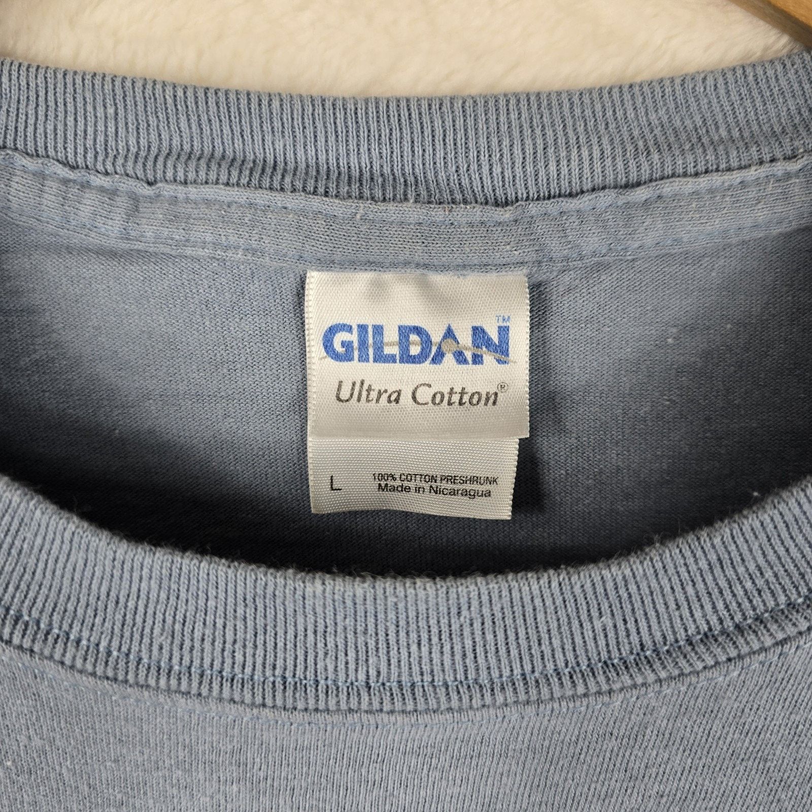 Gildan Vintage Be A Man Shirt Size Large Y2K Blue Size US L / EU 52-54 / 3 - 3 Thumbnail