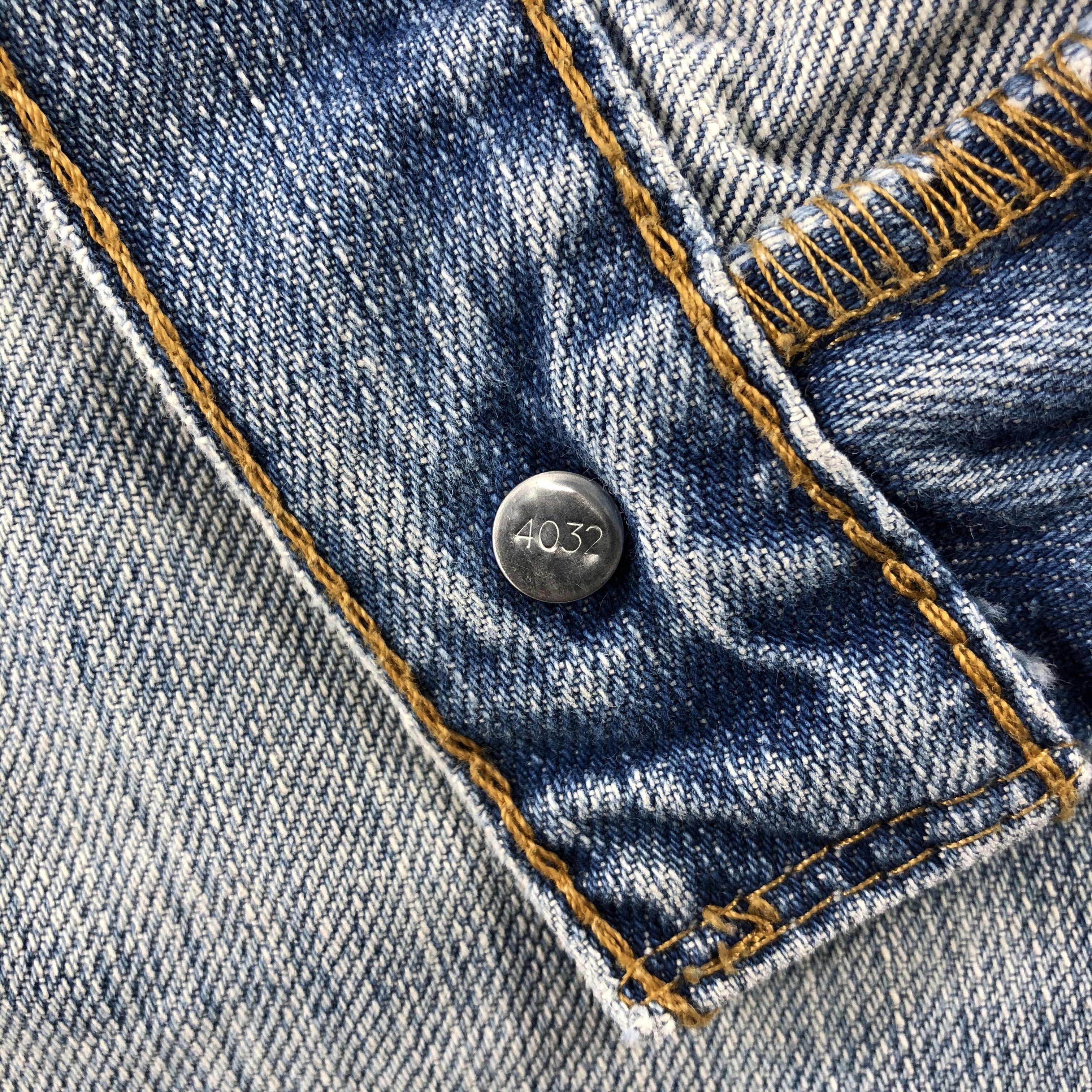 Levi's × Vintage Vintage Light Wash Levis 569 Jeans-JM1856 Size US 37 - 9 Thumbnail