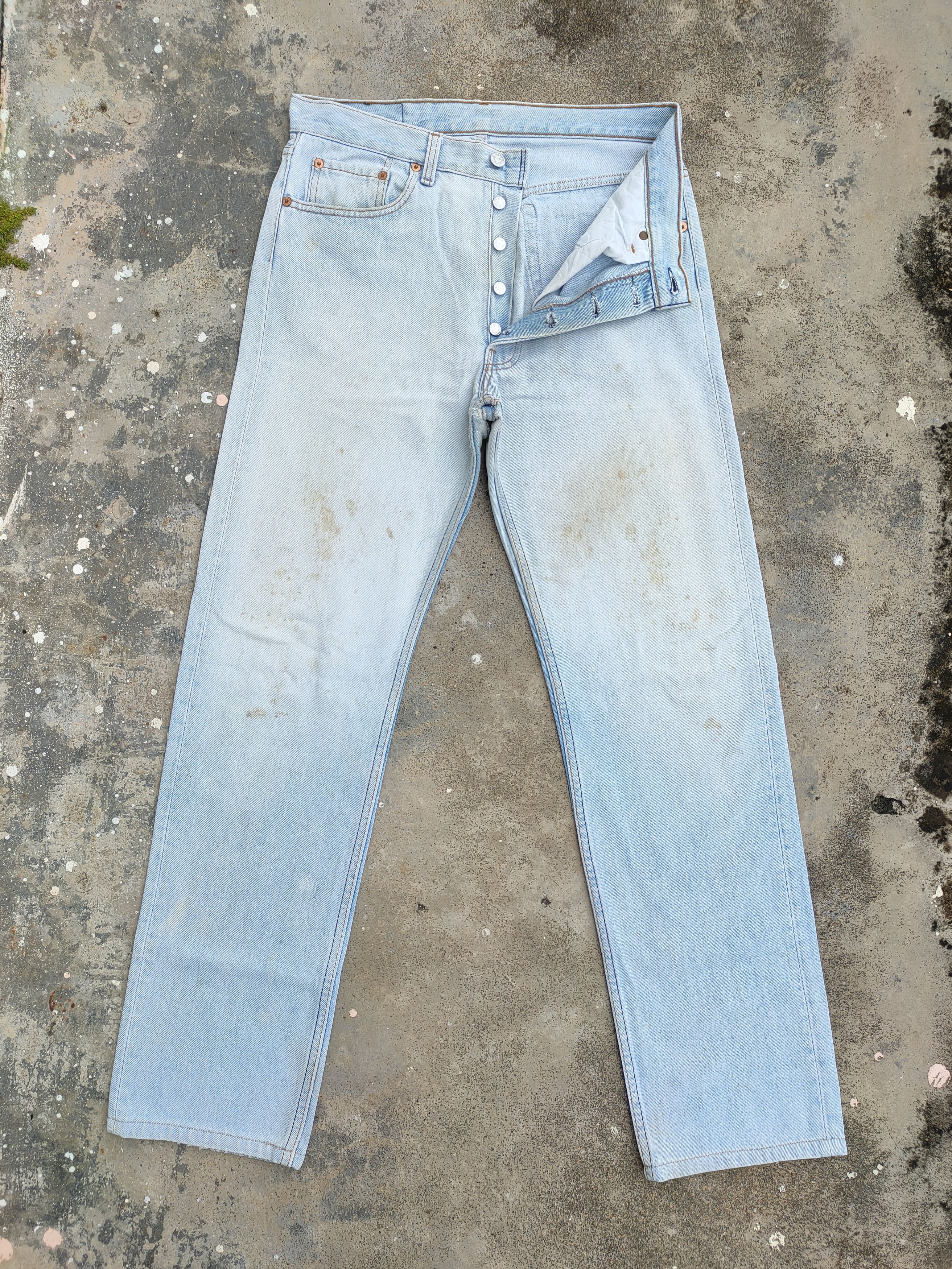 Levi's Vintage Clothing VINTAGE LEVI'S 501 USA LIGHT WASH RUSTY FADED JEAN DENIM Size US 32 / EU 48 - 1 Thumbnail