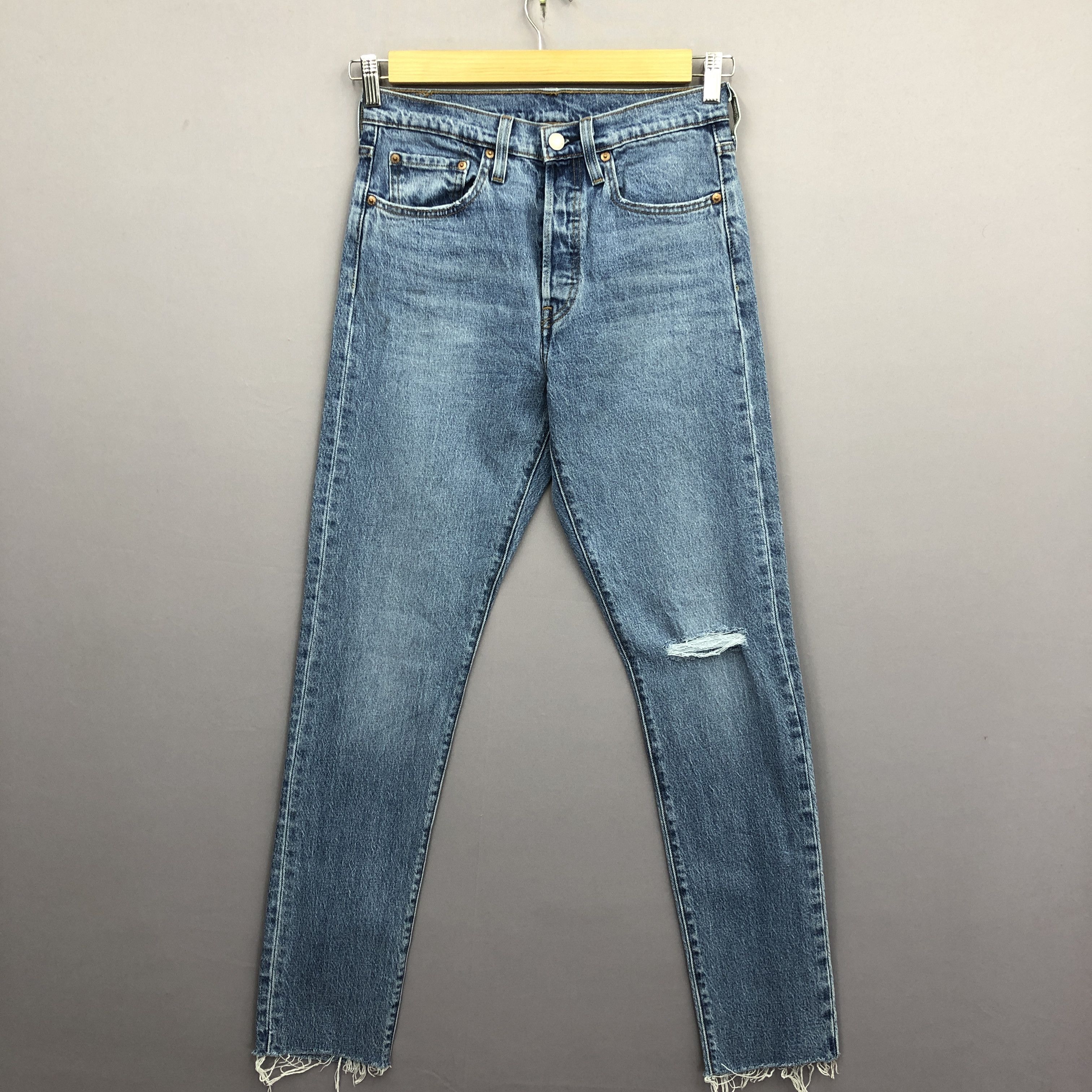 Levi's Vintage Levis 501 Distressed Jeans Faded Light Wash Denim Size 26" / US 2 / IT 38 - 1 Thumbnail