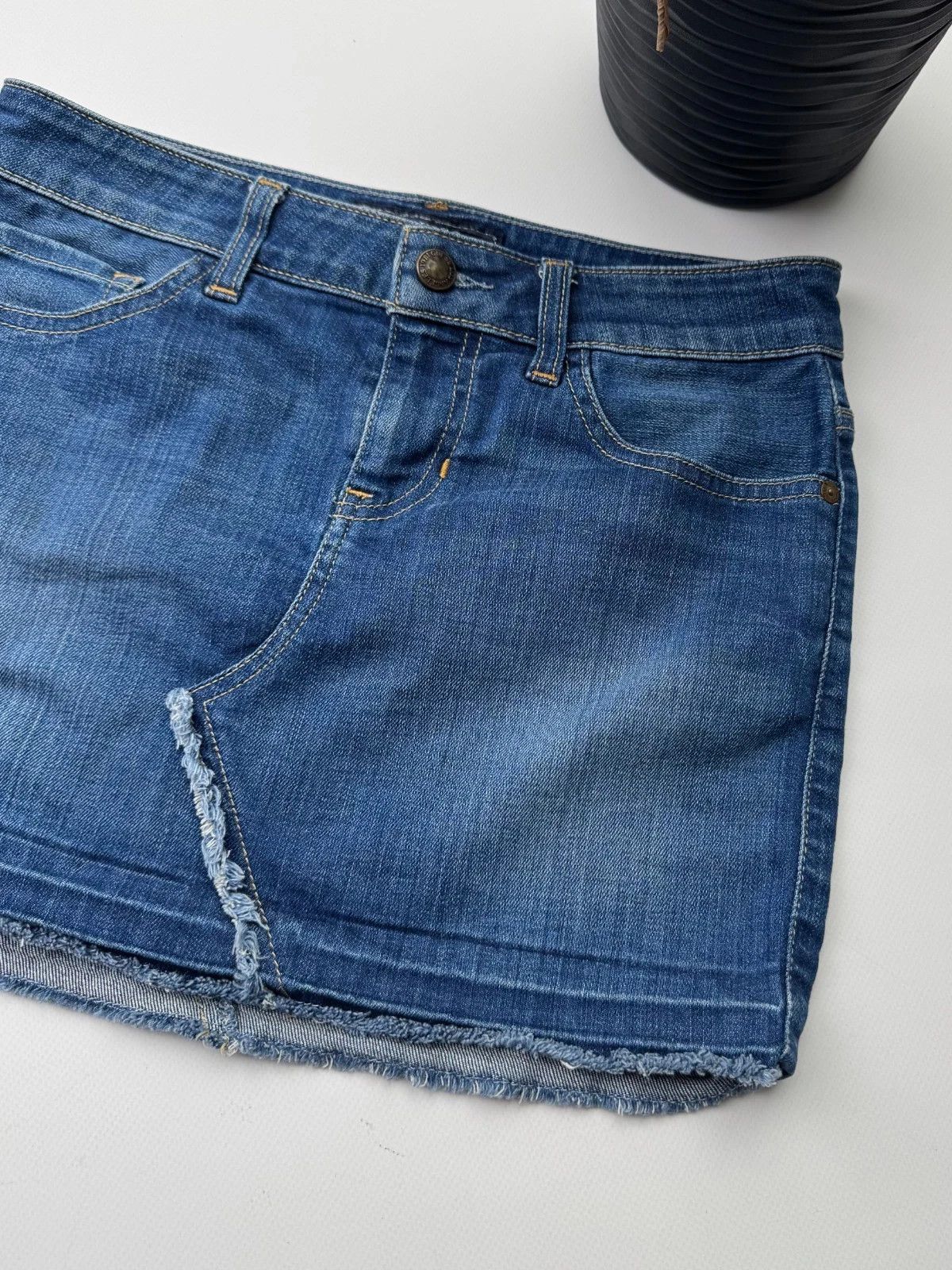 Guess Guess Vintage Mini Skirt (145) Size 24" / US 00 / IT 34 - 3 Thumbnail