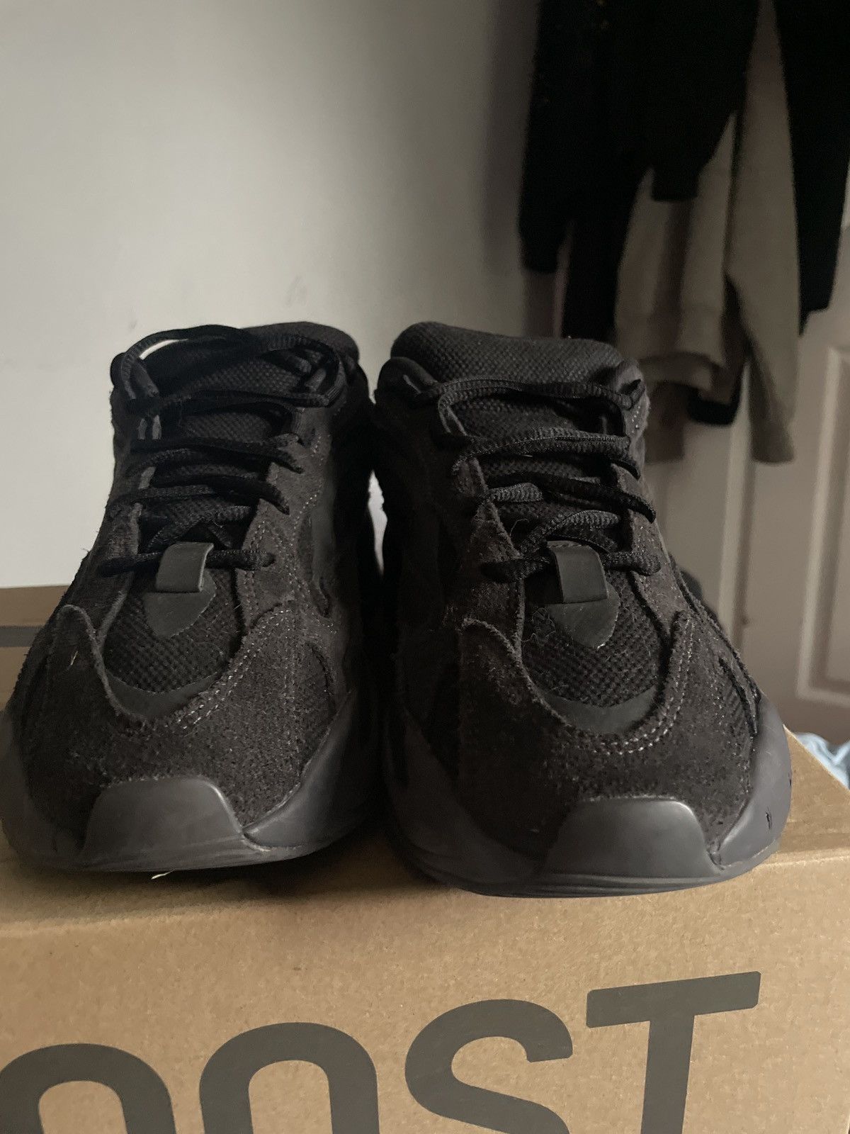 Yeezy Yezzy 700 v2 vanta Size US 8 / EU 41 - 3 Thumbnail