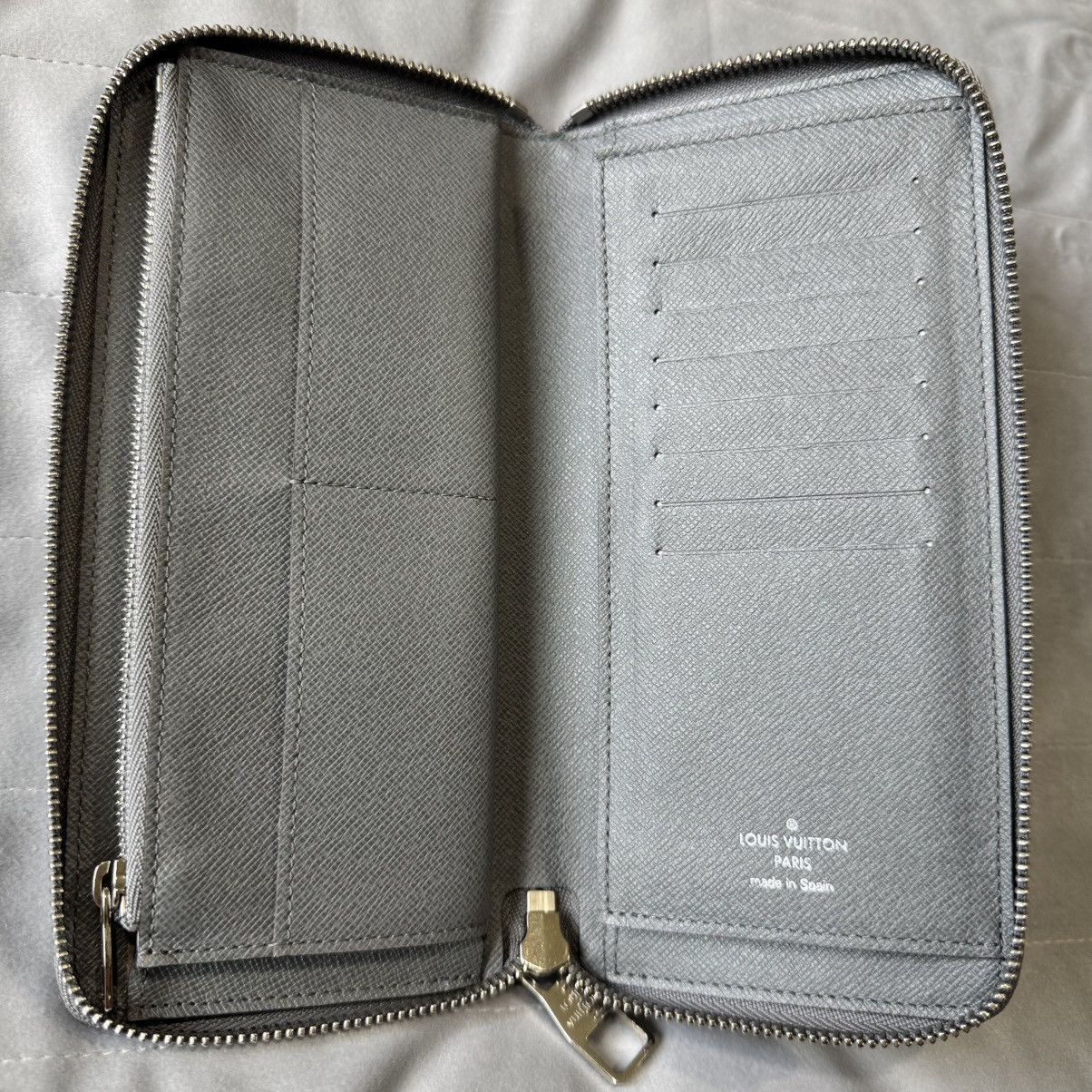 Louis Vuitton Louis Vuitton Men's Tiaga Gray Leather Vertical Zippy Wallet Size ONE SIZE - 8 Thumbnail
