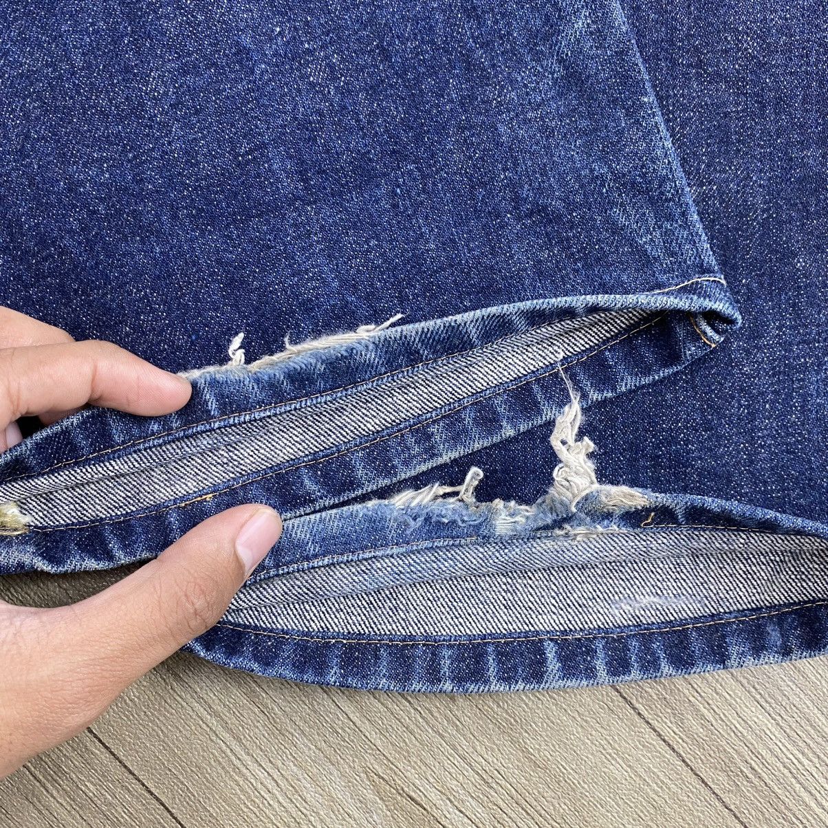 Levi's Vintage Clothing 1990s Vintage Levis 517 USA Bell Button Bootcut Flared Jeans Size US 31 - 13 Thumbnail