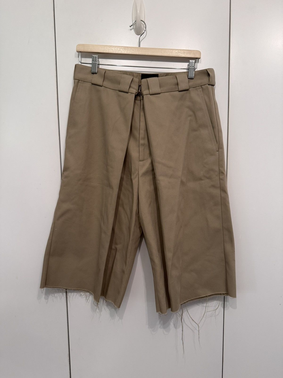 Givenchy Givenchy Khaki Pleated Shorts – Size 46 Size US 30 / EU 46 - 1 Thumbnail
