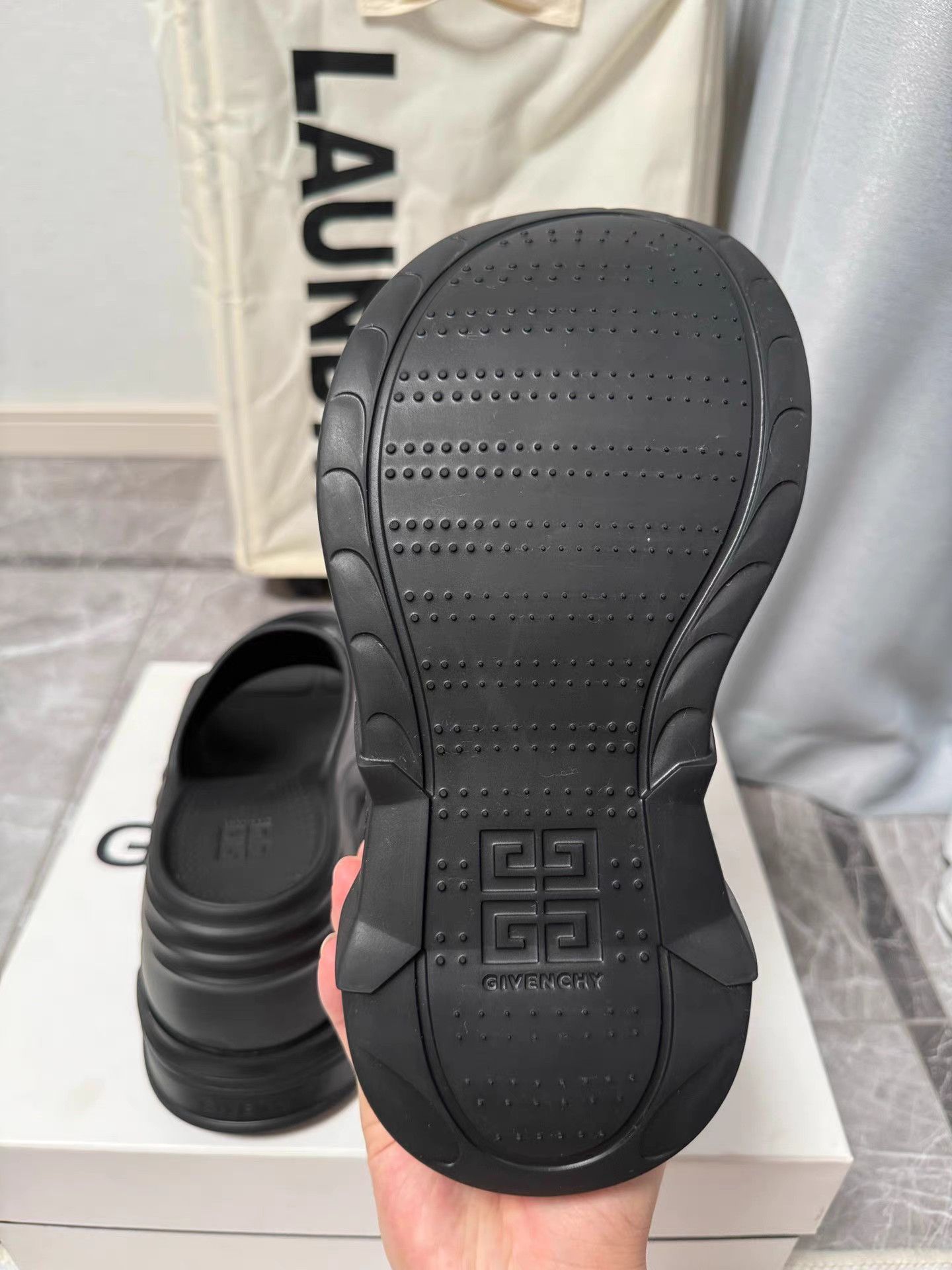 Givenchy Givenchy Marshmallow Slides K6 Size US 9 / IT 39 - 9 Thumbnail