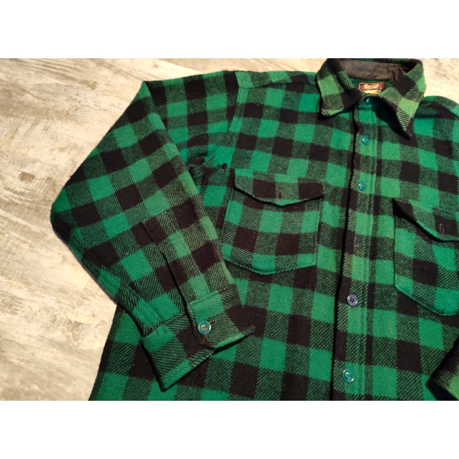 Vintage VINTAGE 1950s Woolrich Wool Flannel Plaid Button-Up Shirt Mens Heavyweight Size 16 Green Outdoor Workwear Size US L / EU 52-54 / 3 - 3 Thumbnail