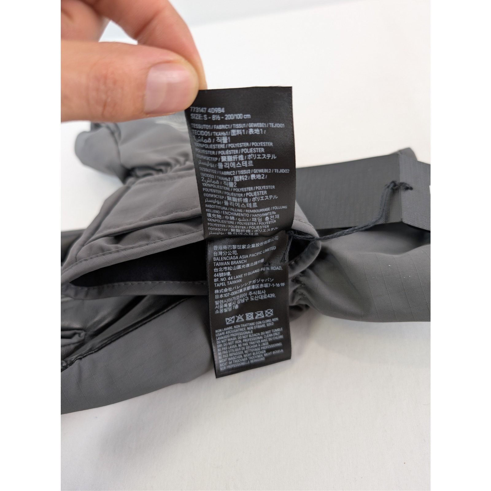 Balenciaga o1rshd1 Size: S / Ripstop Ski Gloves in Dark Grey Size ONE SIZE - 18 Thumbnail