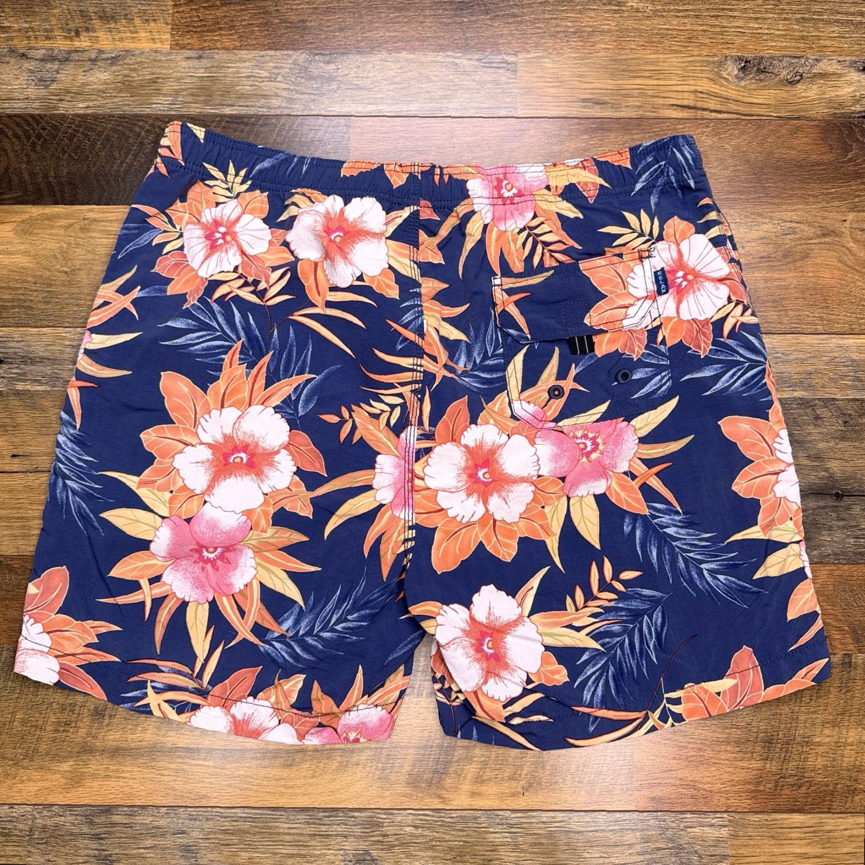 Tommy Bahama Tommy Bahama Swim Trunks Mens M Navy Flowers Relax Drawstring Trunks Flowers Navy Blue Flower 2000s? Size ONE SIZE - 2 Thumbnail