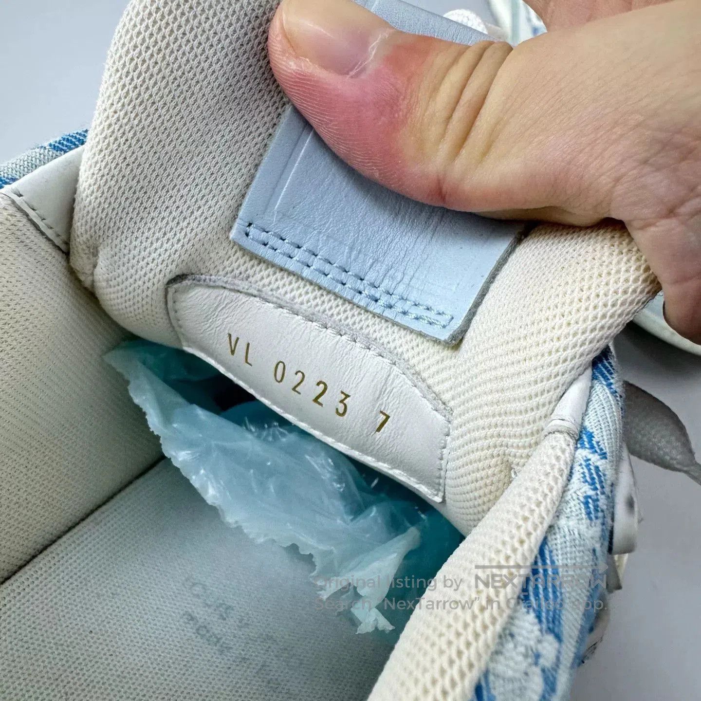 Louis Vuitton louis vuitton blue white striped trainer shoes. Size US 7 / EU 40 - 6 Thumbnail