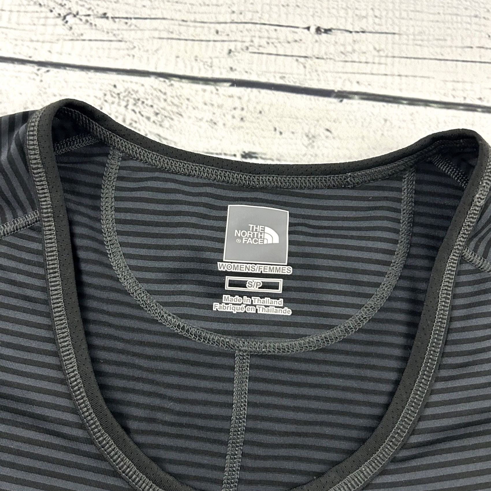 The North Face The North Face VaporWick Striped Short Sleeve T Shirt Women's Small Black Gray Size S / US 4 / IT 40 - 2 Thumbnail
