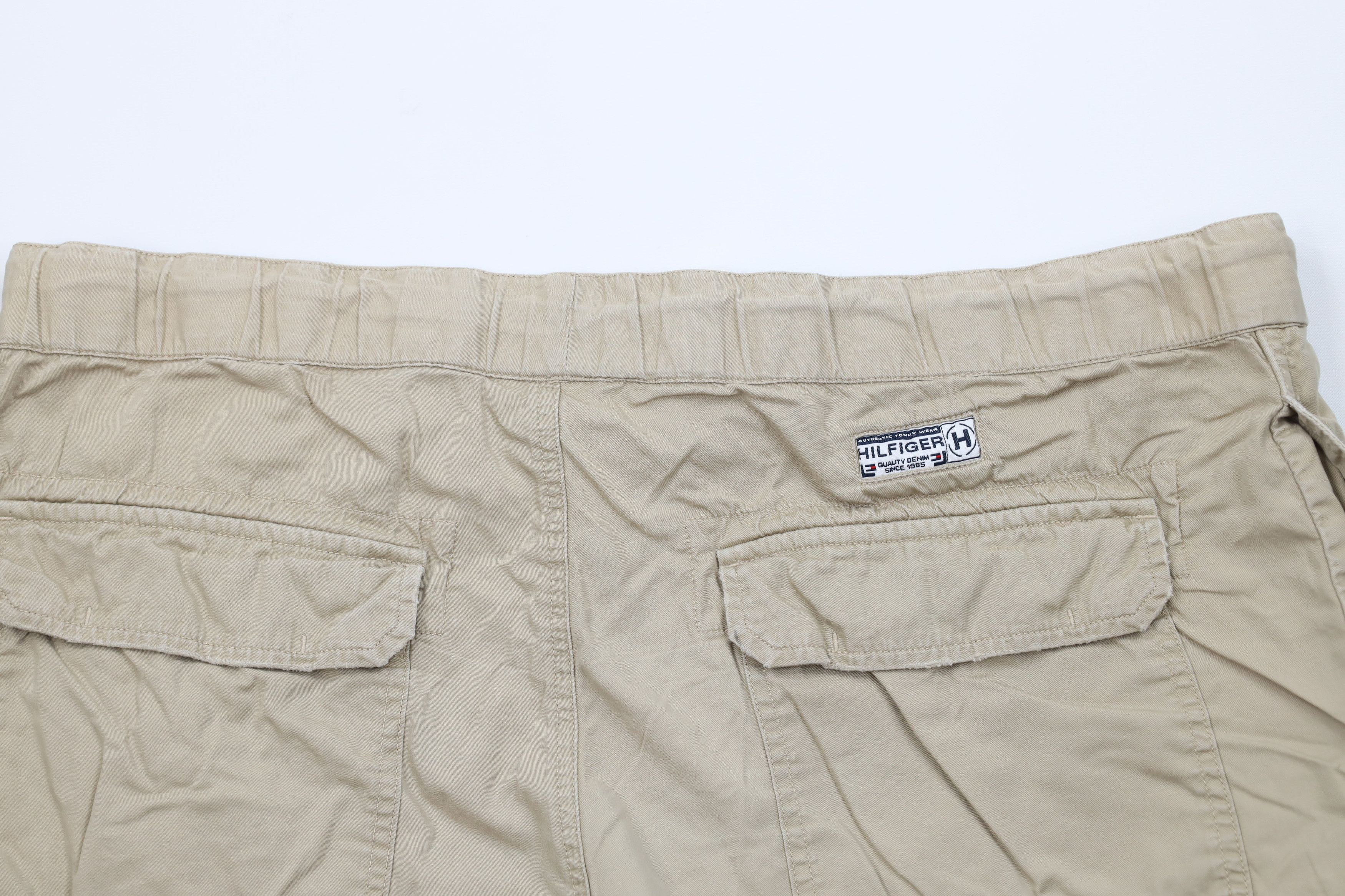 Tommy Hilfiger Vintage 90s Tommy Hilfiger Spell Baggy Cargo Shorts Khaki Size US 35 - 11 Thumbnail