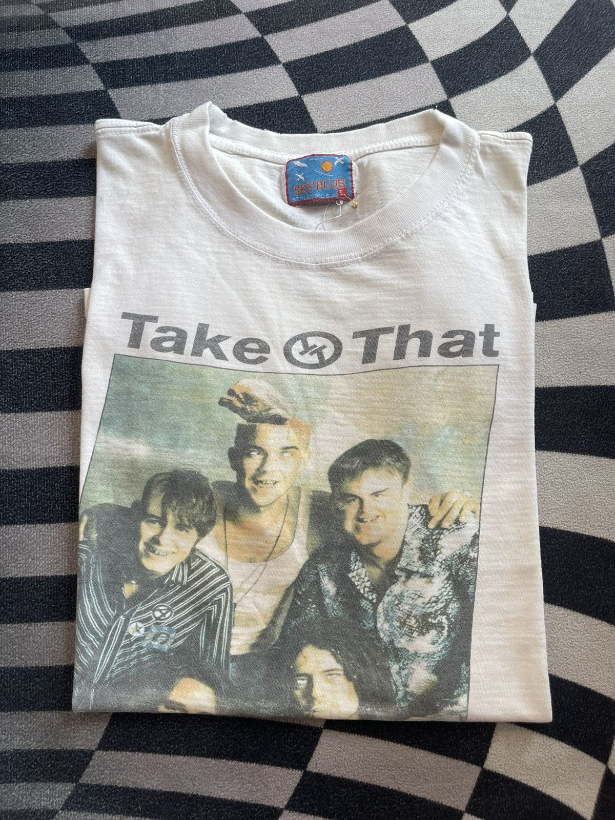 Band Tees Vintage 90s Take That "Or Leave It" Parody Bootleg T-Shirt Size US XL / EU 56 / 4 - 1 Thumbnail