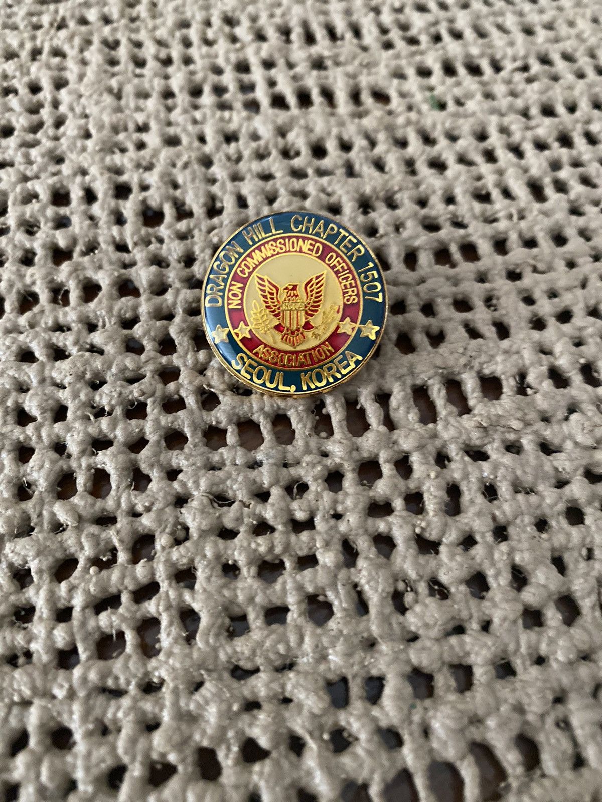 Other NCOA MILITARY DRAGON HILL CHAPTER 1507 SEOUL KOREA LAPEL PIN Size ONE SIZE - 1 Thumbnail