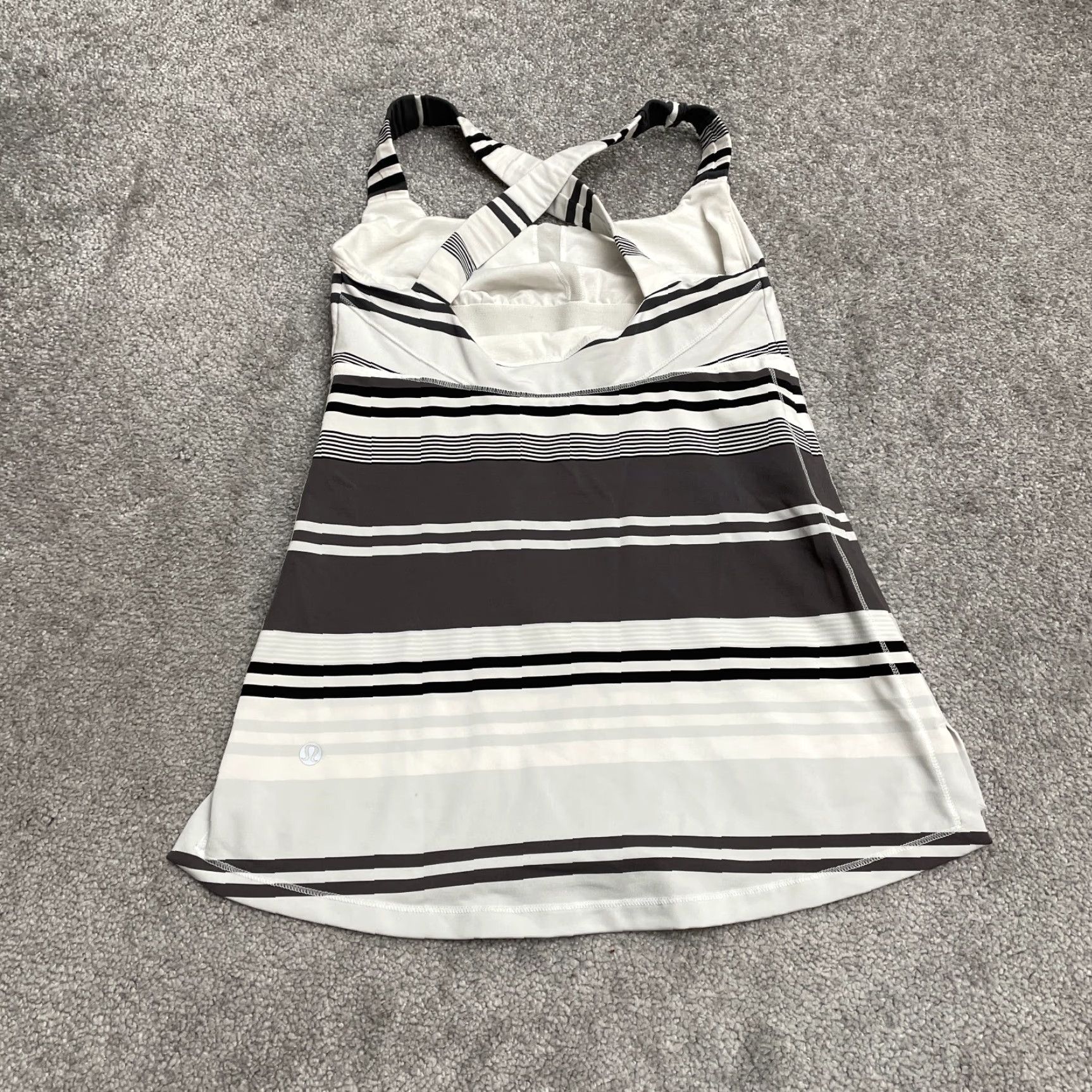 Lululemon Lululemon Active Tank Top Womens 6 White Black Gray Striped Racerback Athletic Shirt Adult Regular Multicolor Short Sleeve? Size M / US 6-8 / IT 42-44 - 2 Thumbnail