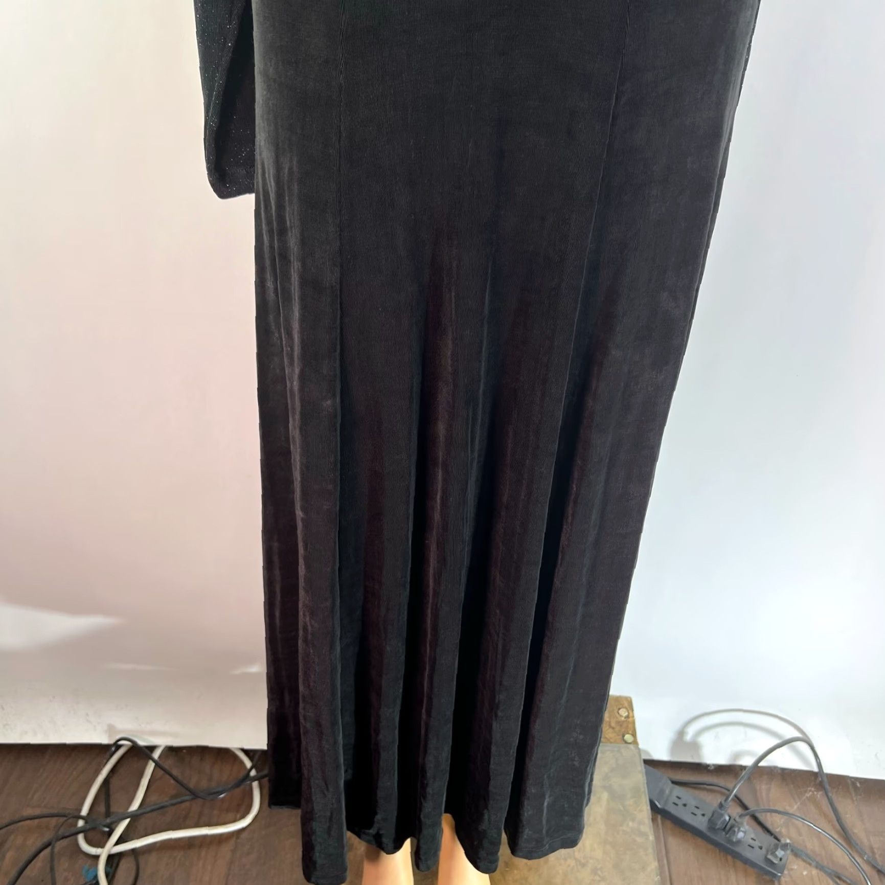 Vintage Vintage KJG Maxi Dress Scoop-neck Pleated Long Sleeve Black Womens SZ M 90s Vintage KJG Maxi Dress Womens SZ M Pleated Long Sleeve Black Size M / US 6-8 / IT 42-44 - 4 Thumbnail