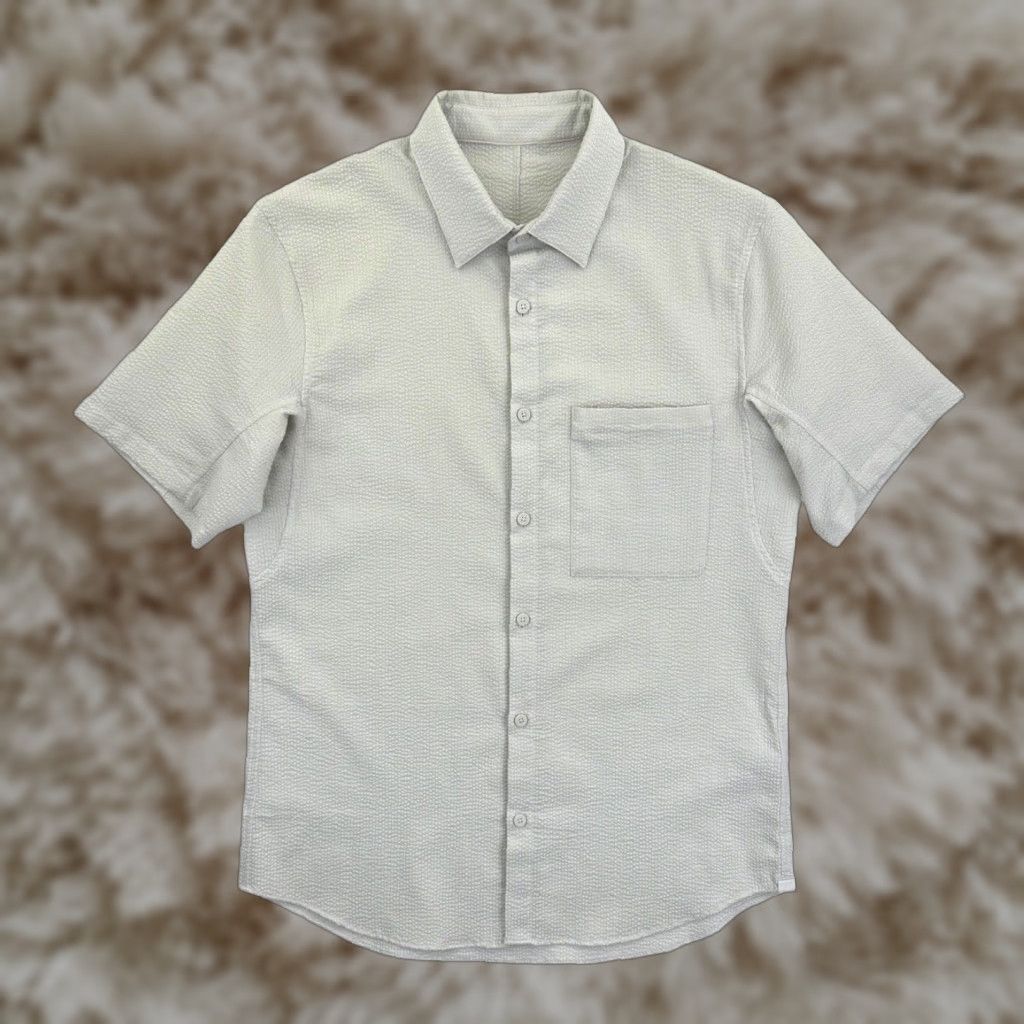 Lululemon Commission Short Sleeve Button Down Shirt Mens Medium Cream Mint Condition Button Embroidered Pocket Casual