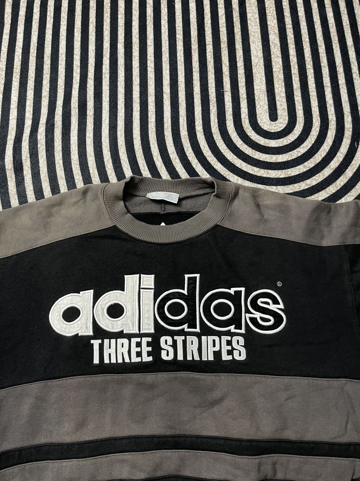 Adidas 90s ADIDAS THREE STRIPES RETRO LOGO SUN FADED BOXY STYLE Size US M / EU 48-50 / 2 - 6 Thumbnail