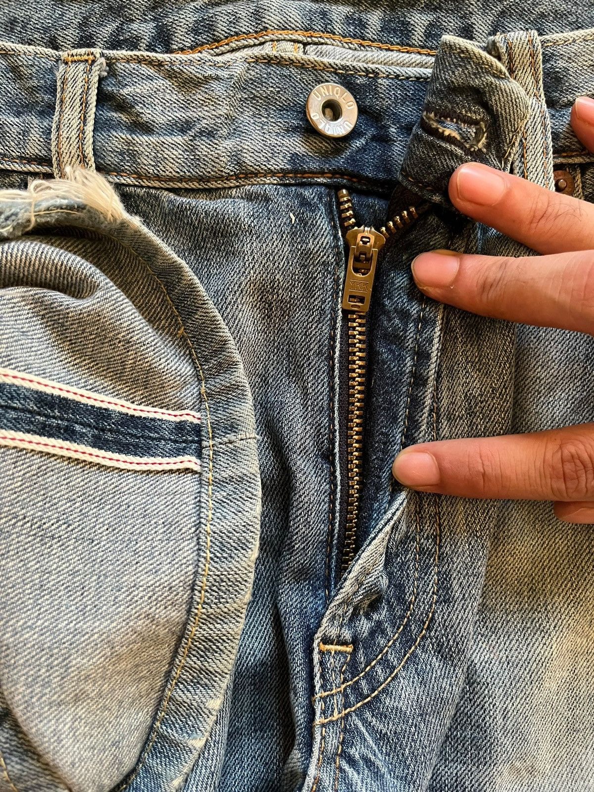 Japanese Brand × Uniqlo Vintage Uniqlo Selvedge Ripped Distressed Loose Jeans 33x31 Size US 33 - 4 Thumbnail