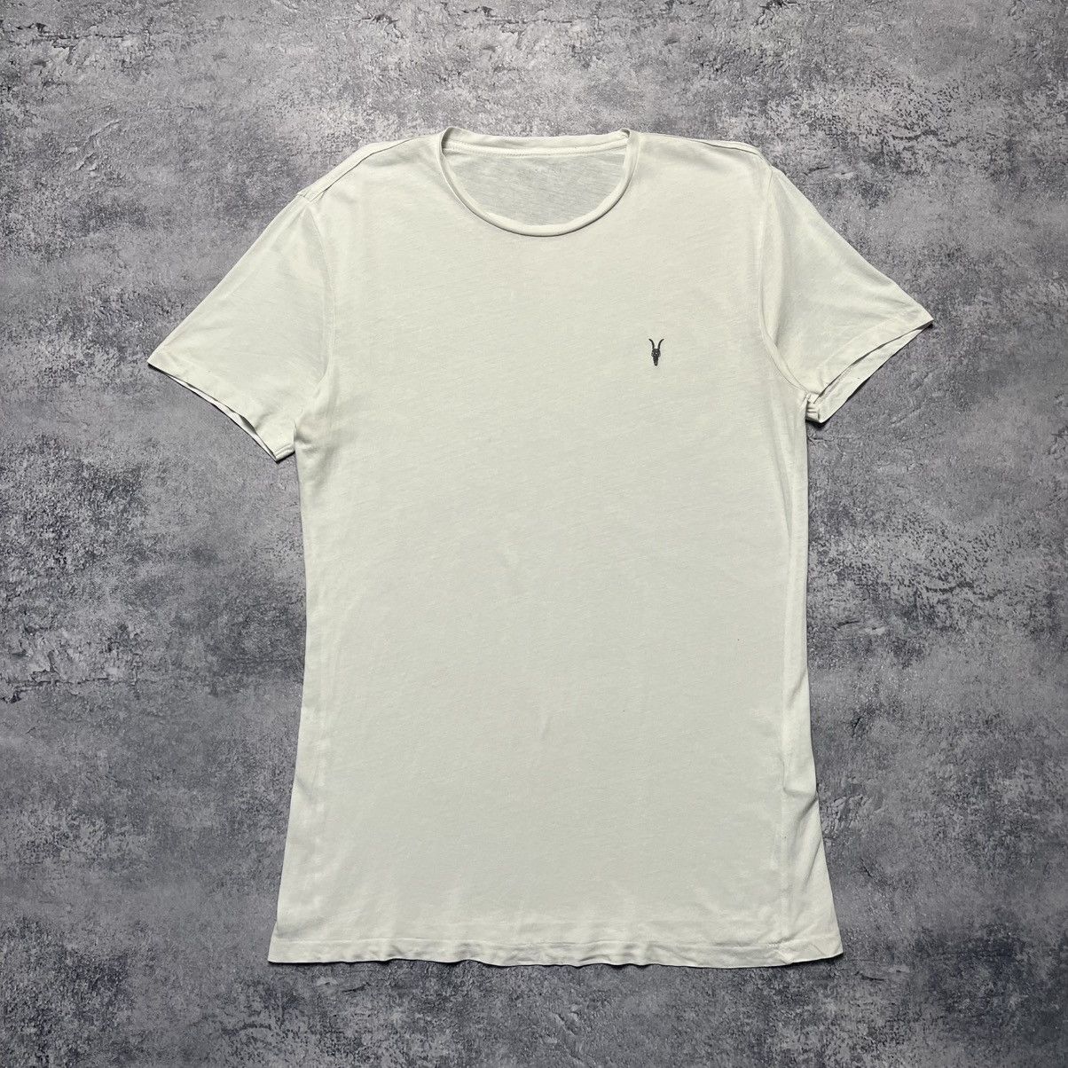 Allsaints Vintage Allsaints White Basic Tee Streetwear Y2K Designer Size US S / EU 44-46 / 1 - 1 Thumbnail