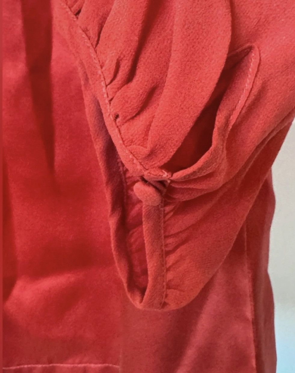 Ted Baker Ted Baker Red Sheer Sleeve Embroidered Satin Blouse Size 2 Size XS / US 0-2 / IT 36-38 - 4 Thumbnail