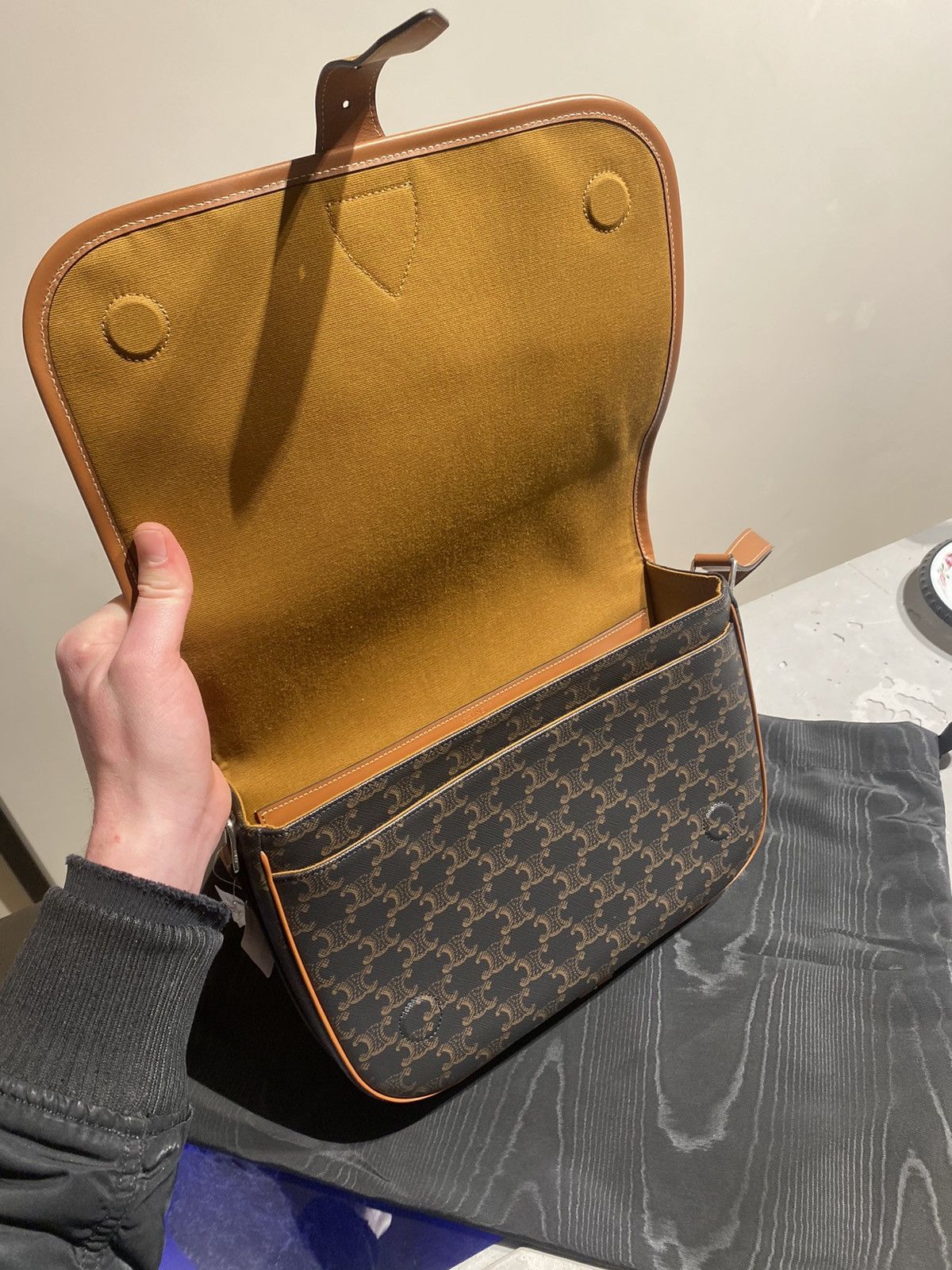 Celine BNWT Celine Logo Triomphe Messenger Bag Size ONE SIZE - 6 Thumbnail
