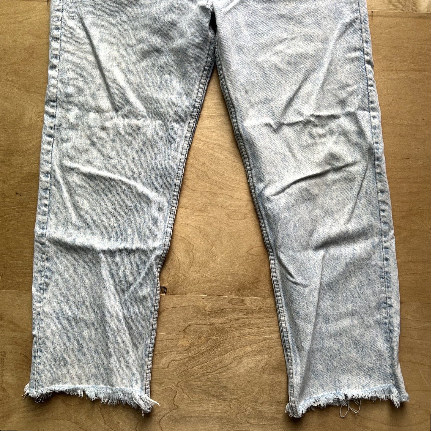 Levi's Vintage Levi's 501 Jeans 34x28 Blue Light Wash Distressed Denim USA 80s Western 5-Pocket Mens Jeans Size US 34 / EU 50 - 4 Thumbnail
